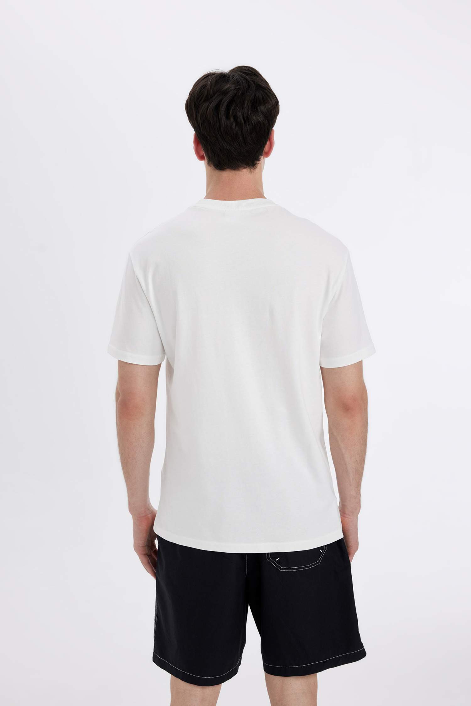 تيشيرت مطبوع قصة عادية برقبة مستديرة