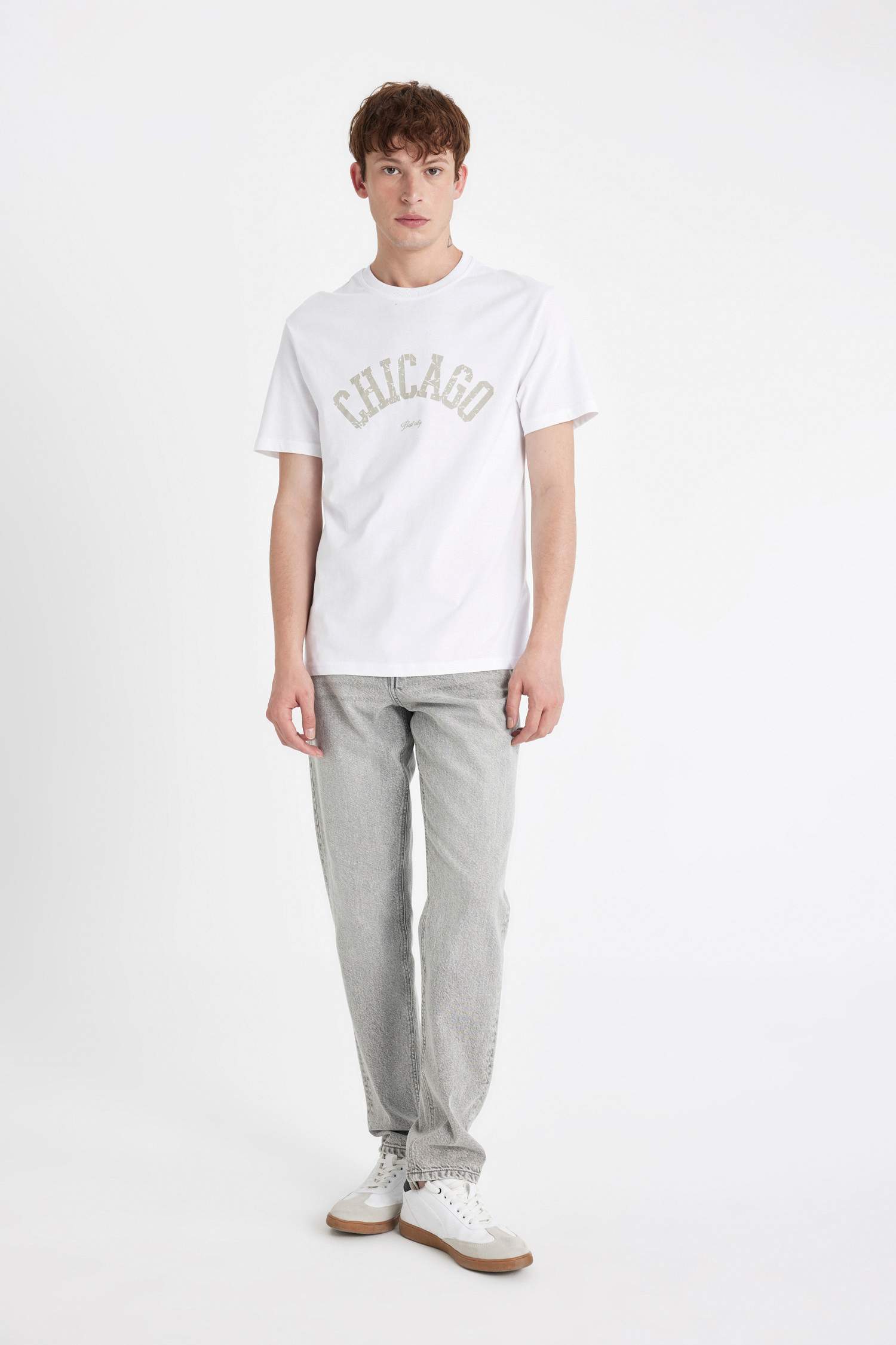 تيشيرت مطبوع قصة عادية برقبة مستديرة