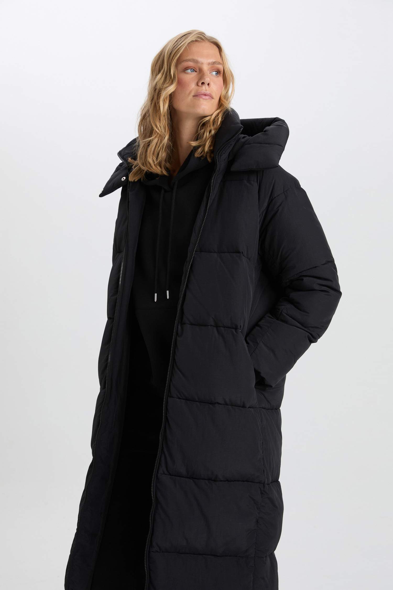 бас киімді Пальто