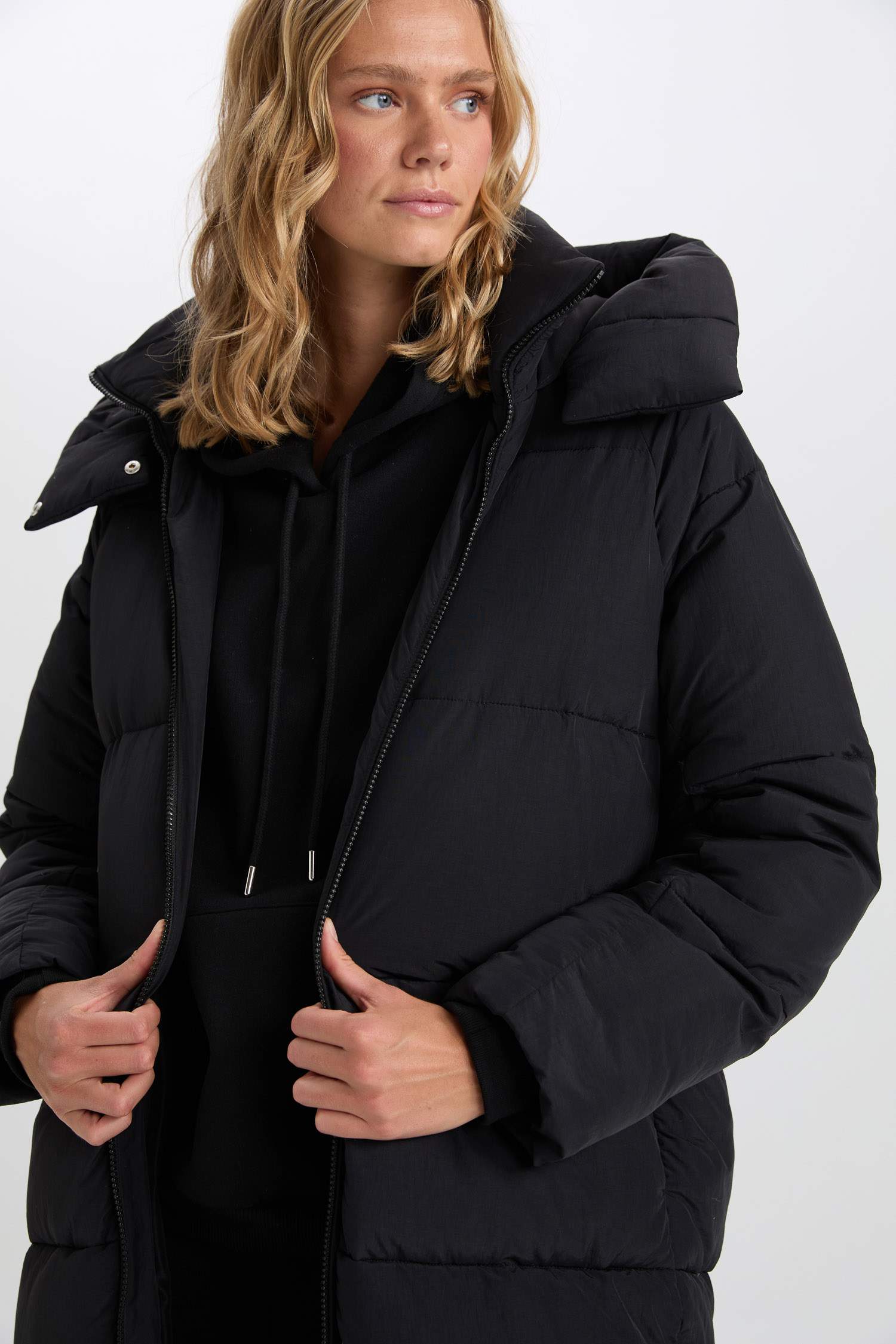 бас киімді Пальто