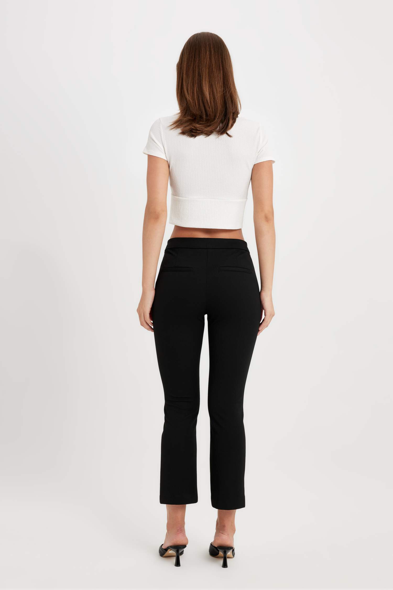 Pantalon taille haute évasé avec poches