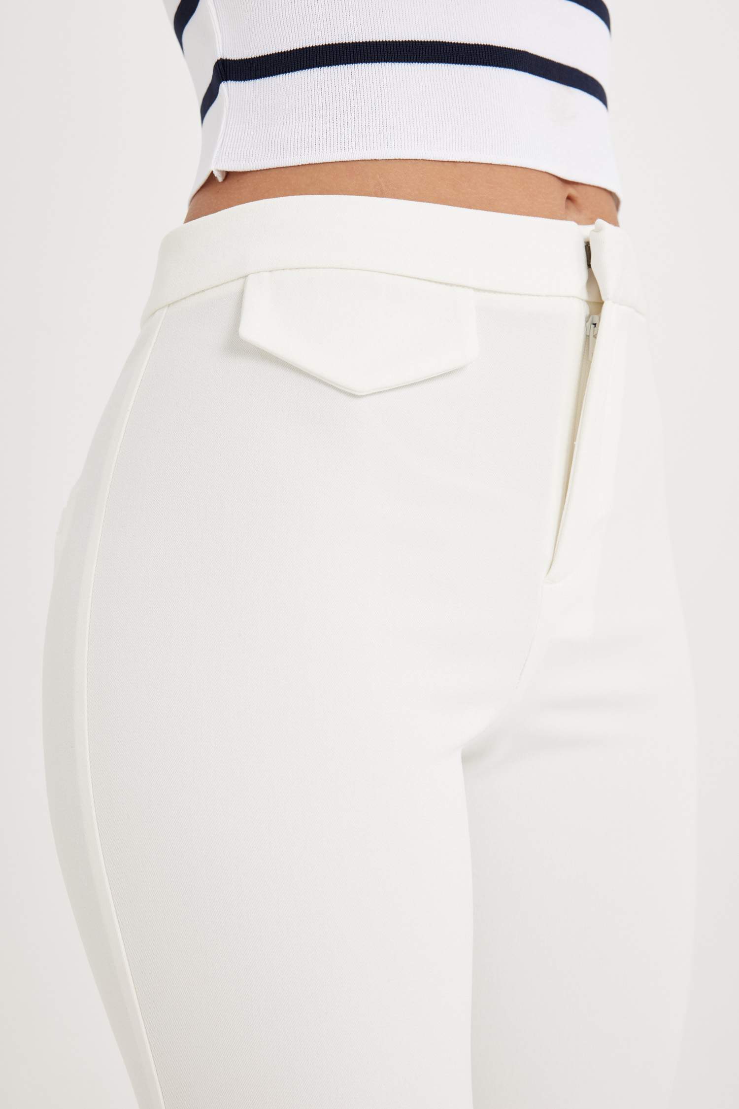 Flare Fit Süs Cepli Yüksek Bel Pantolon