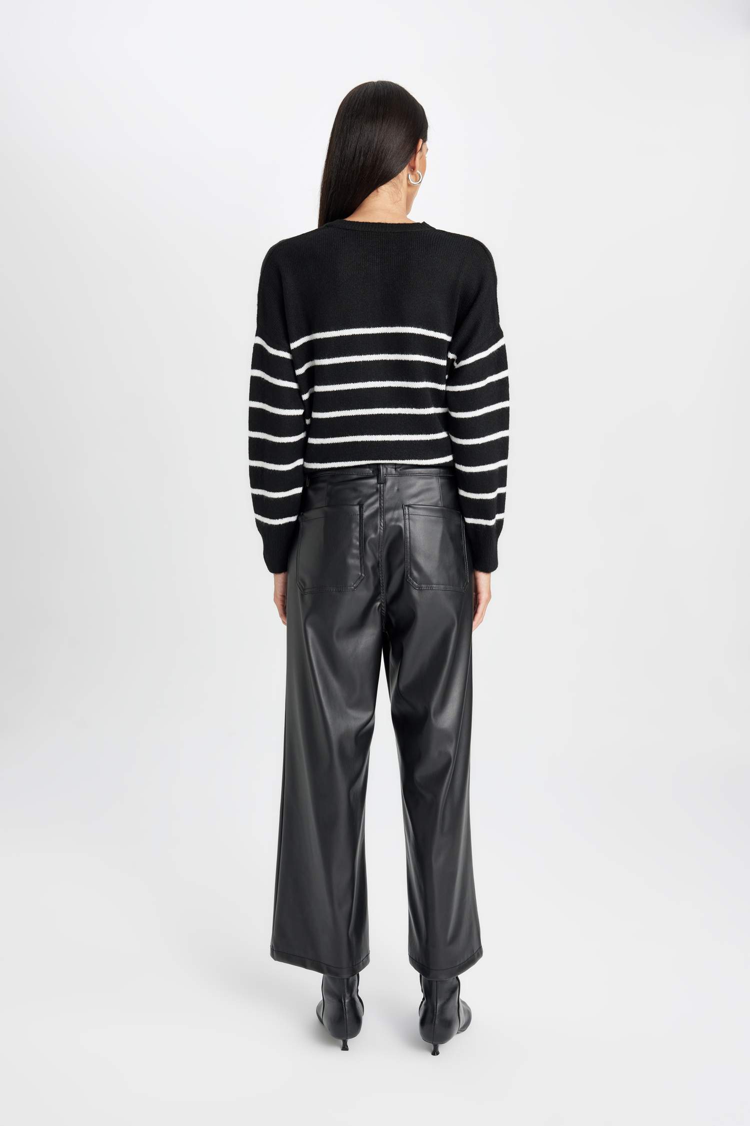 بنطلون جلد صناعي كولوت فيت برجل واسع بجيب