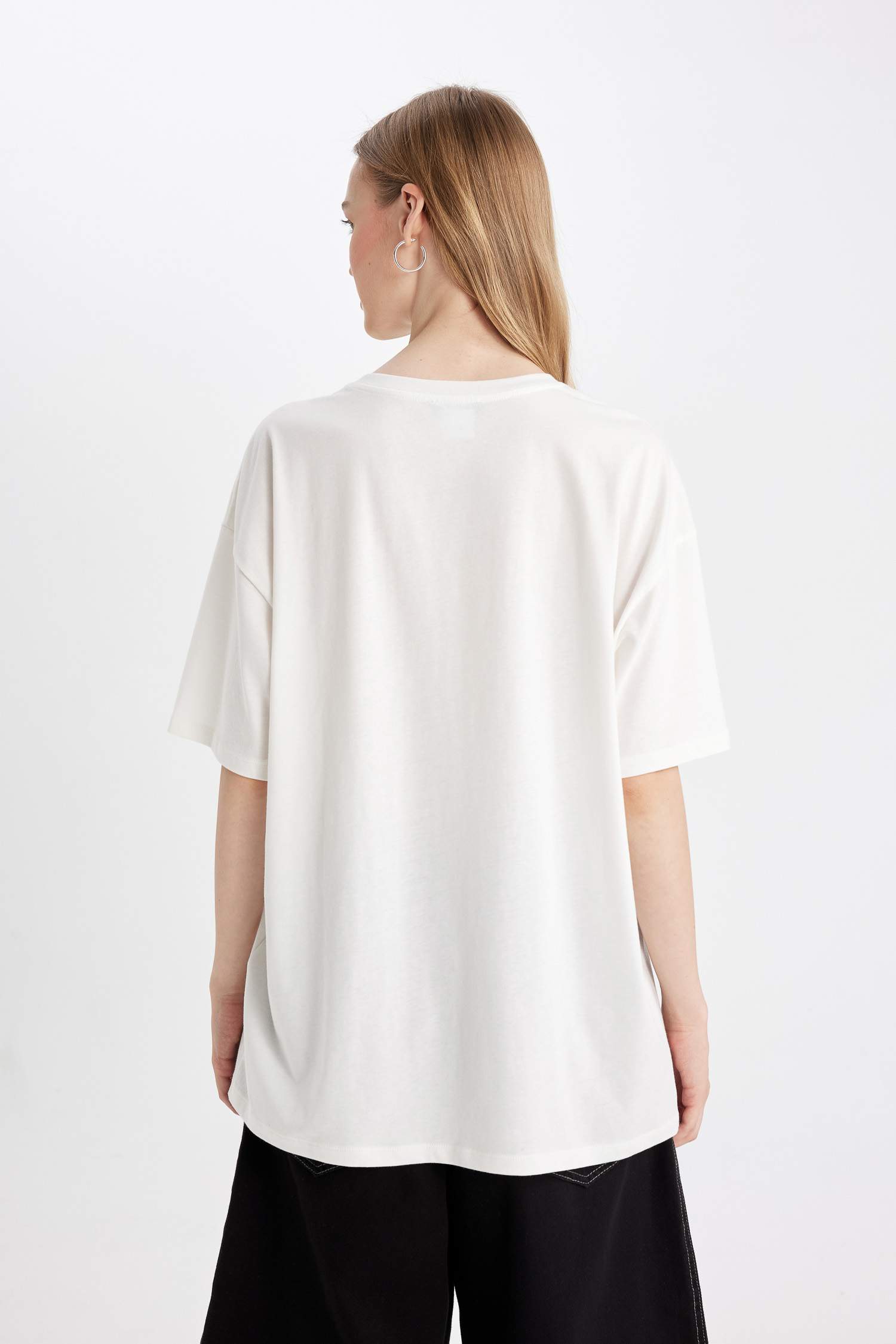 تيشيرت نص كم واسع مطبوع من ليلو وستيتش