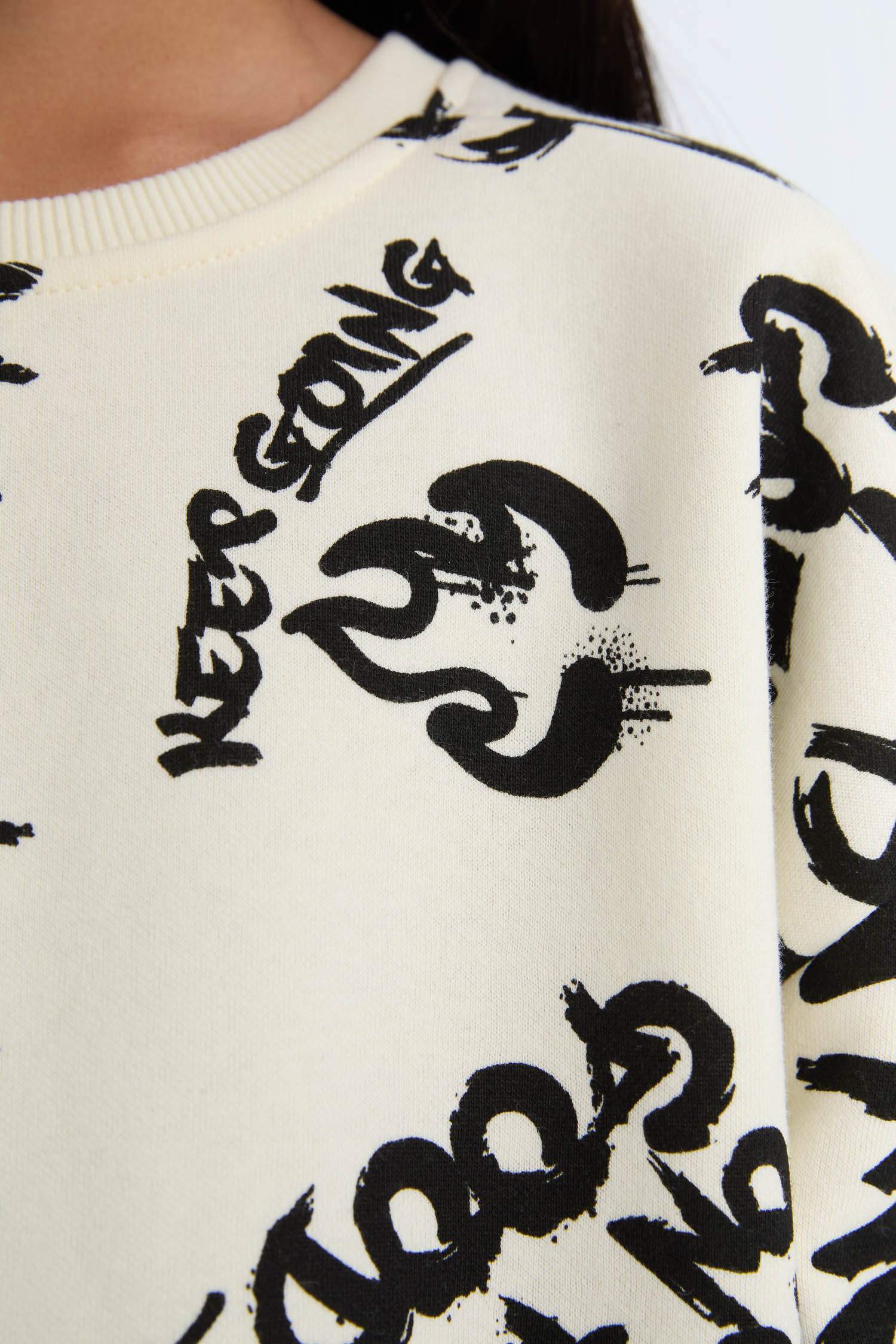 Kız Çocuk 2'li Takım Desenli Sweatshirt Beli Lastikli Eşofman Altı