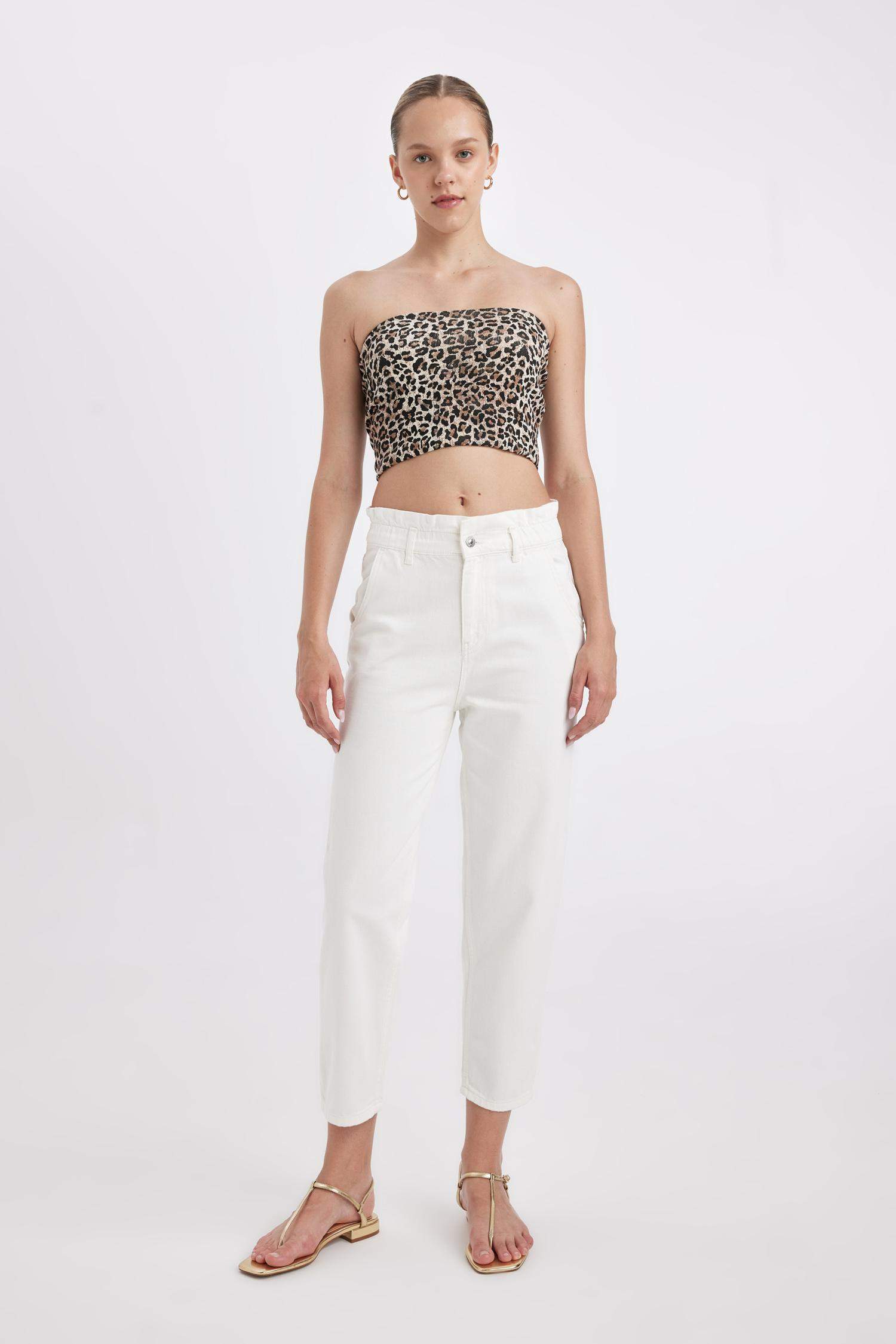 بنطلون جينز ابيض بيبرباج برجل عادية وخصر عالي