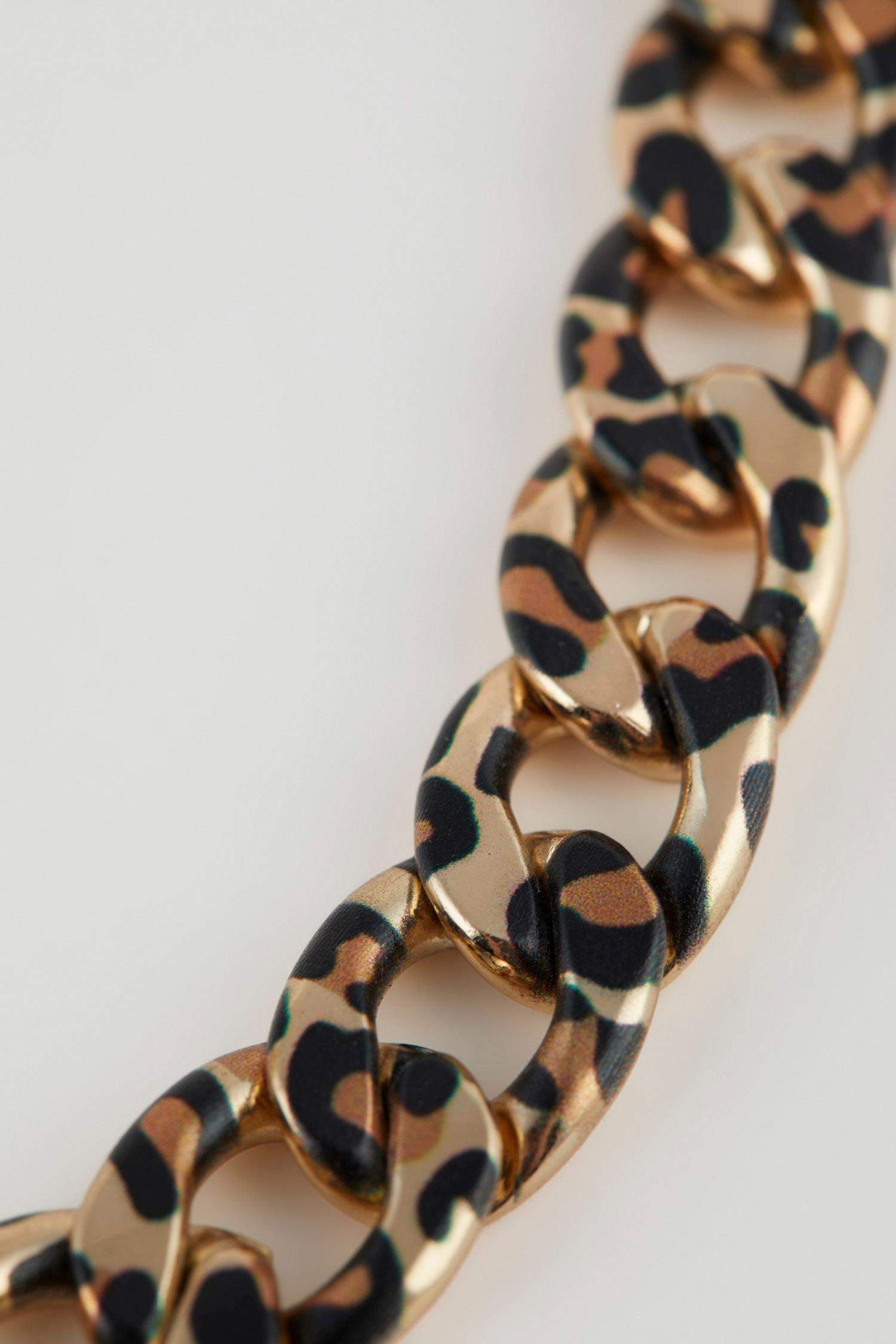 سلسلة نسائية بطبعة جلد النمر