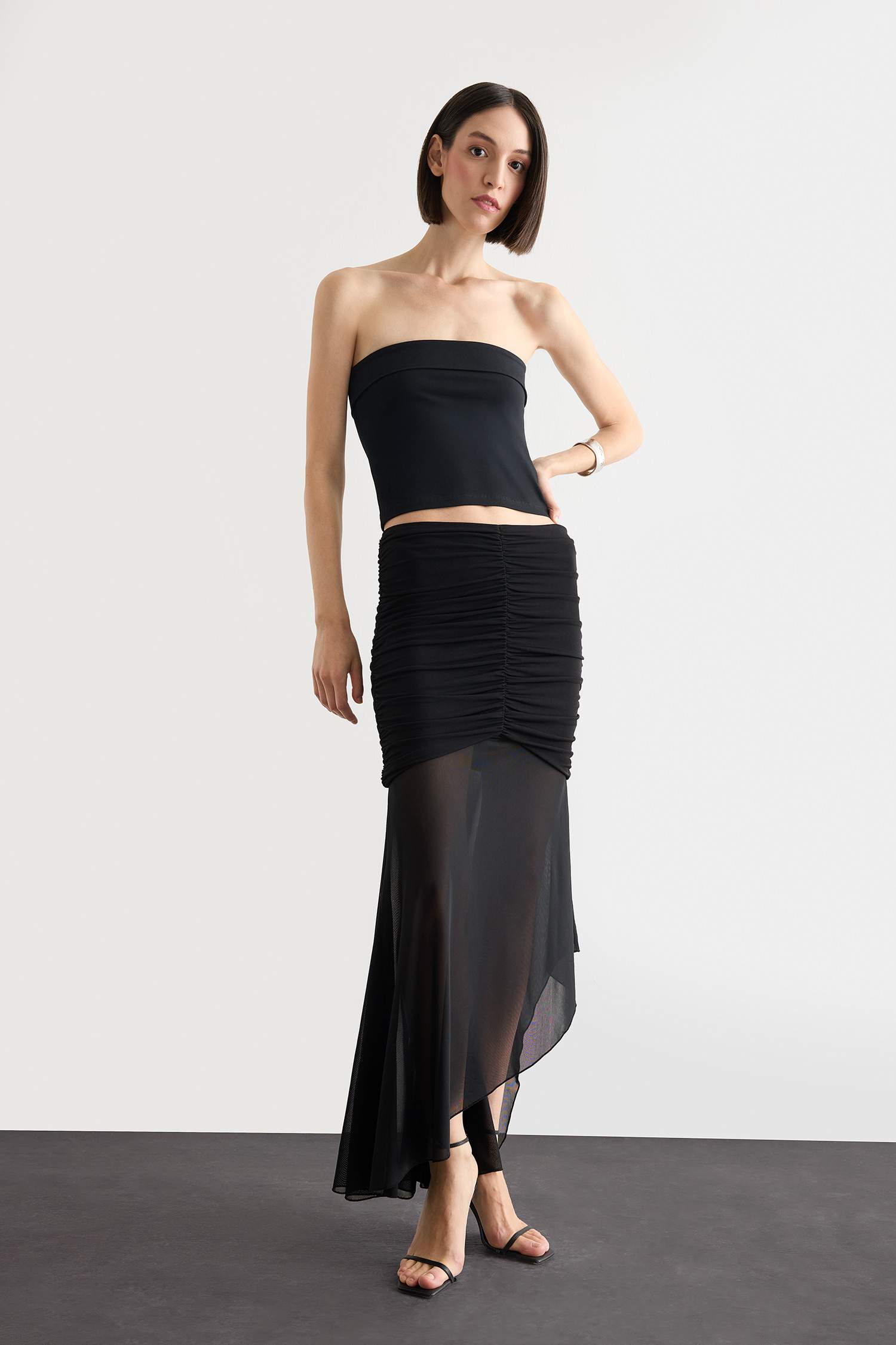 Fitted Strapless Blouse