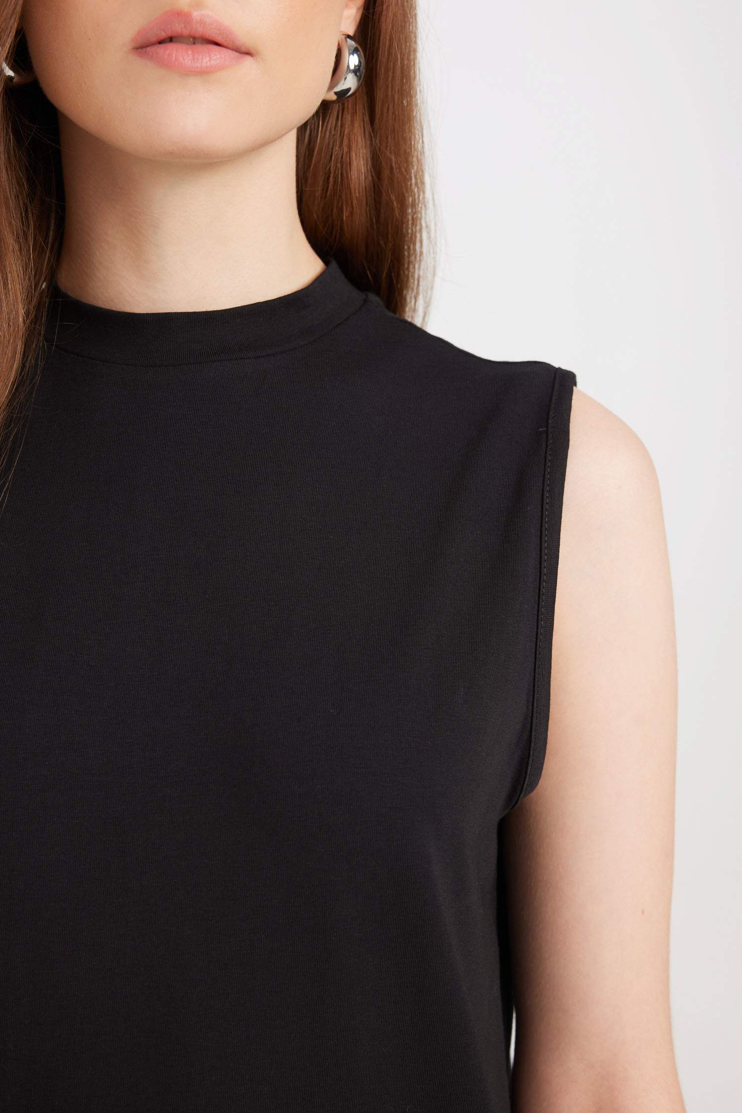 Regular Fit Yarım Balıkçı Yaka Basic Düz Kolsuz Maxi Elbise