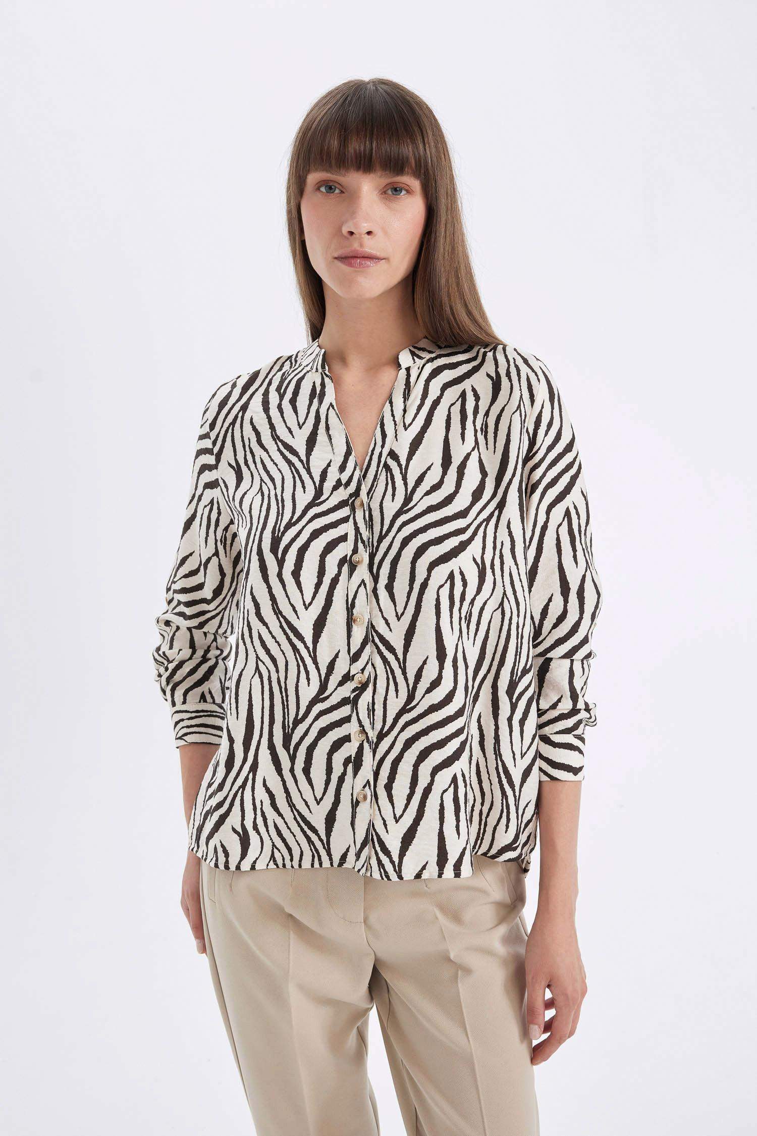 Regular Fit Apaş Yaka Desenli Katlamalı Kol Detaylı Düğmeli Uzun Kollu Gömlek