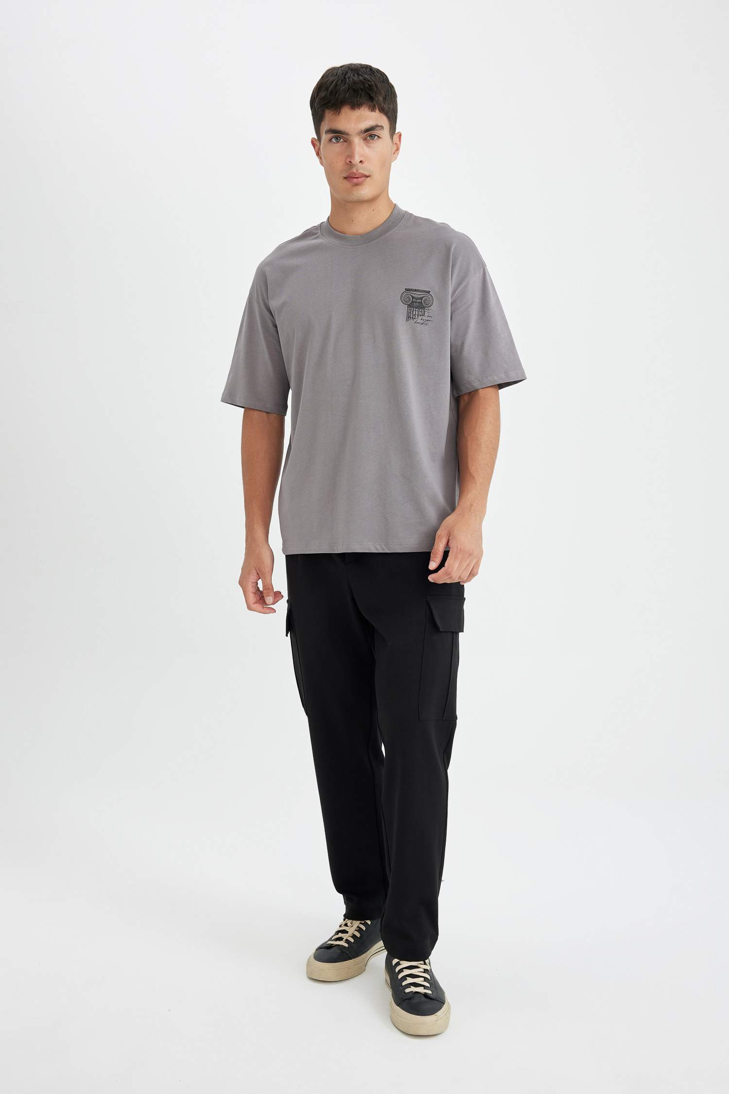 %100 Pamuk Oversize Geniş Kalıp Bisiklet Yaka Sırt Baskılı Kısa Kollu Tişört