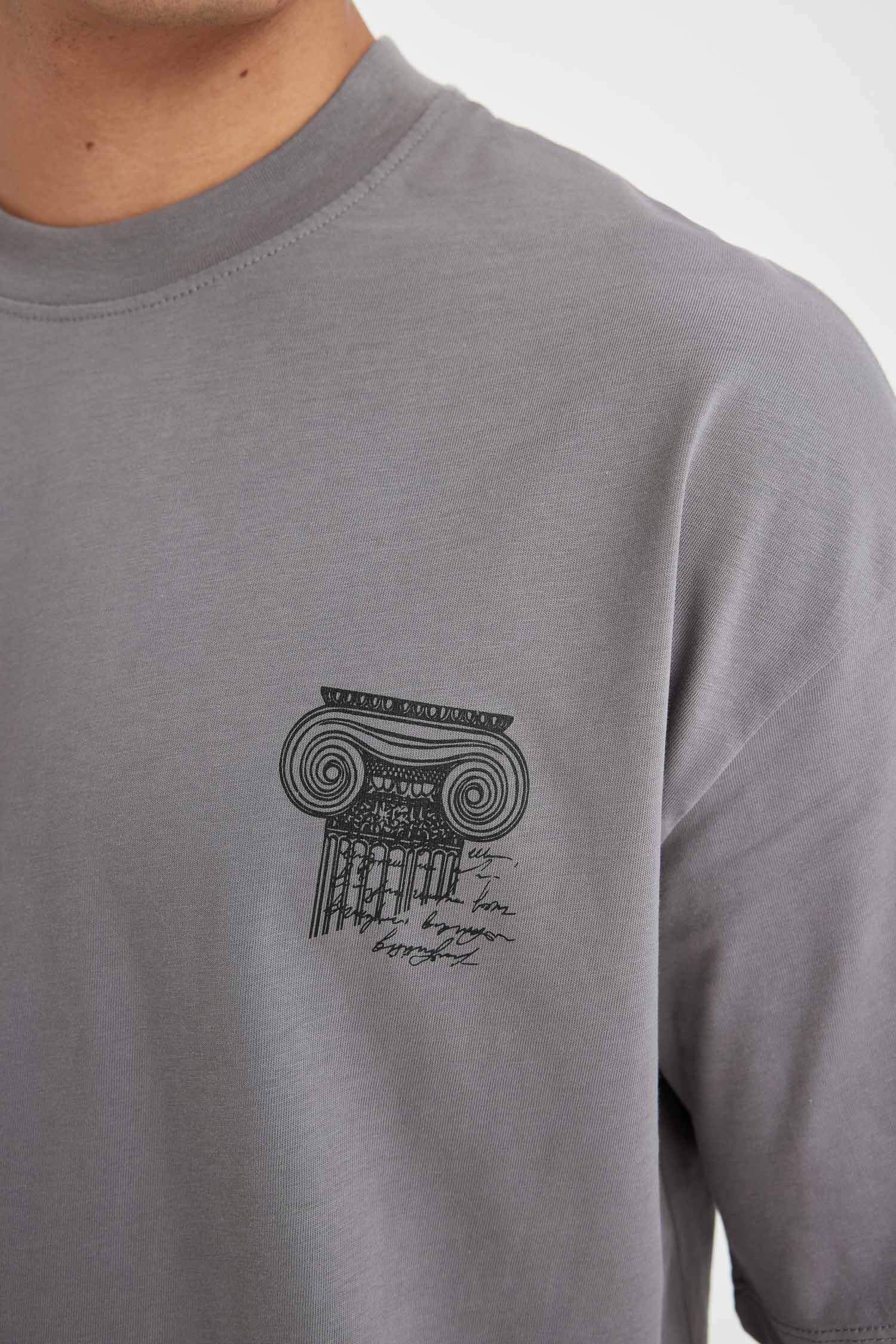 %100 Pamuk Oversize Geniş Kalıp Bisiklet Yaka Sırt Baskılı Kısa Kollu Tişört