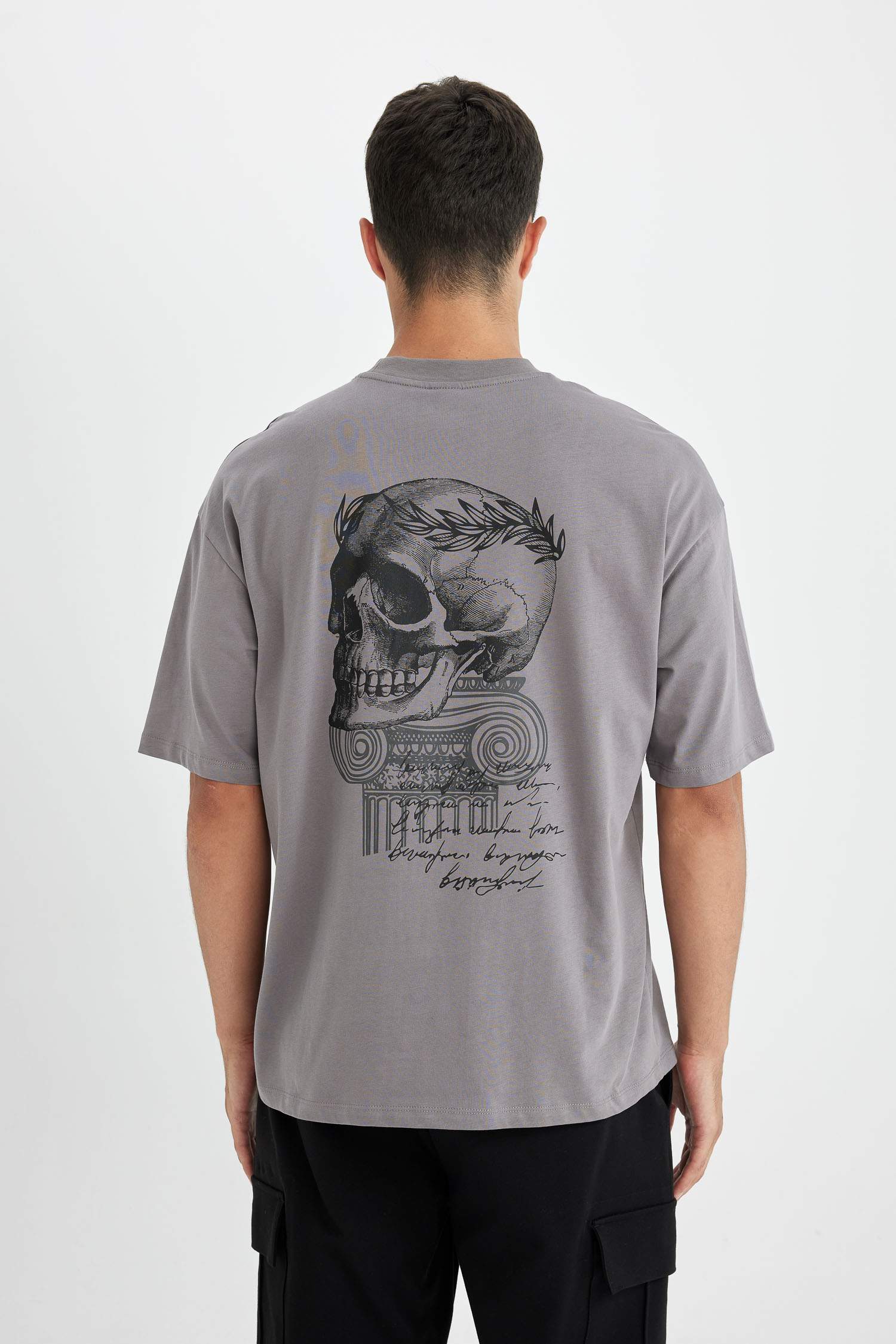 %100 Pamuk Oversize Geniş Kalıp Bisiklet Yaka Sırt Baskılı Kısa Kollu Tişört