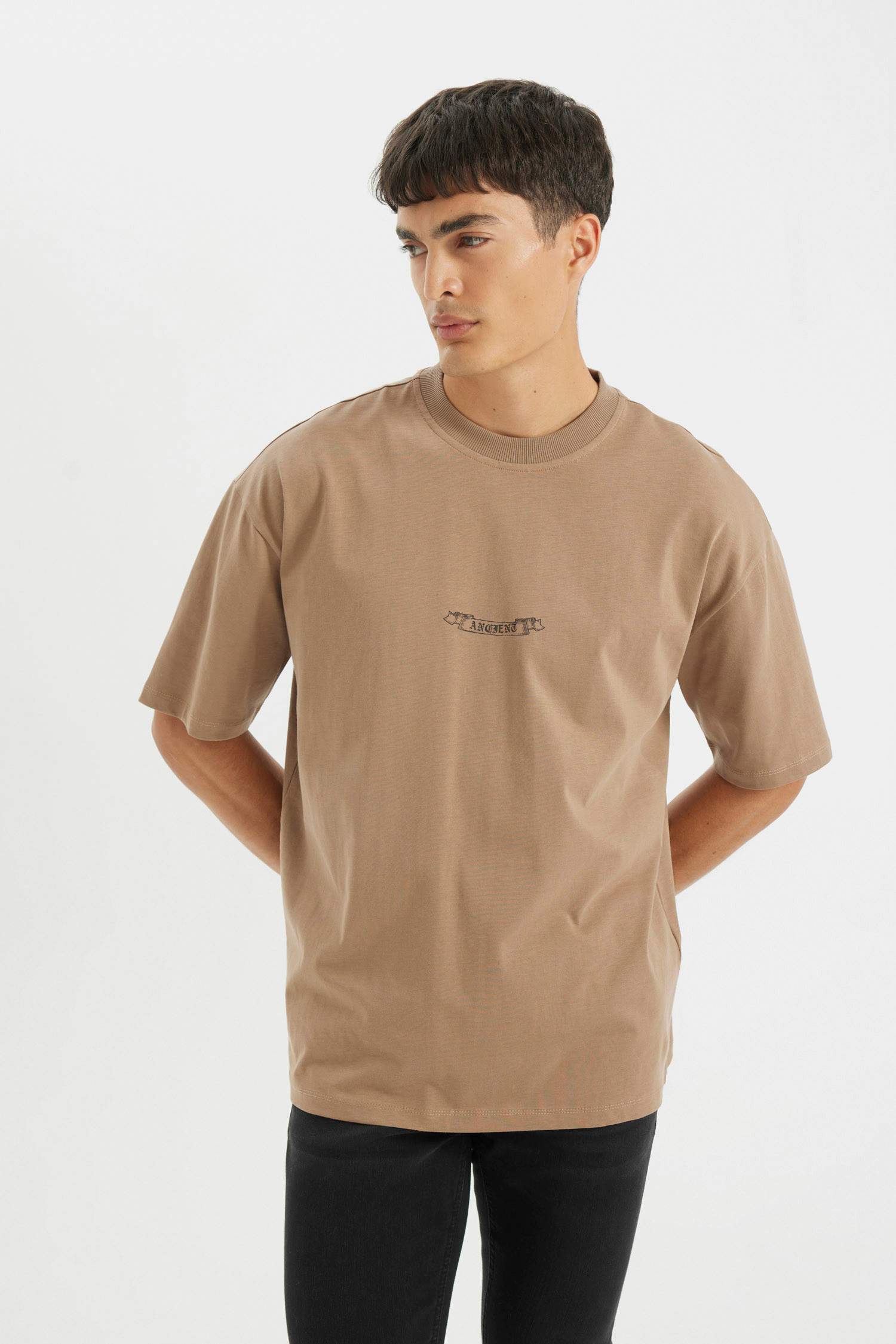 %100 Pamuk Oversize Geniş Kalıp Bisiklet Yaka Sırt Baskılı Kısa Kollu Tişört