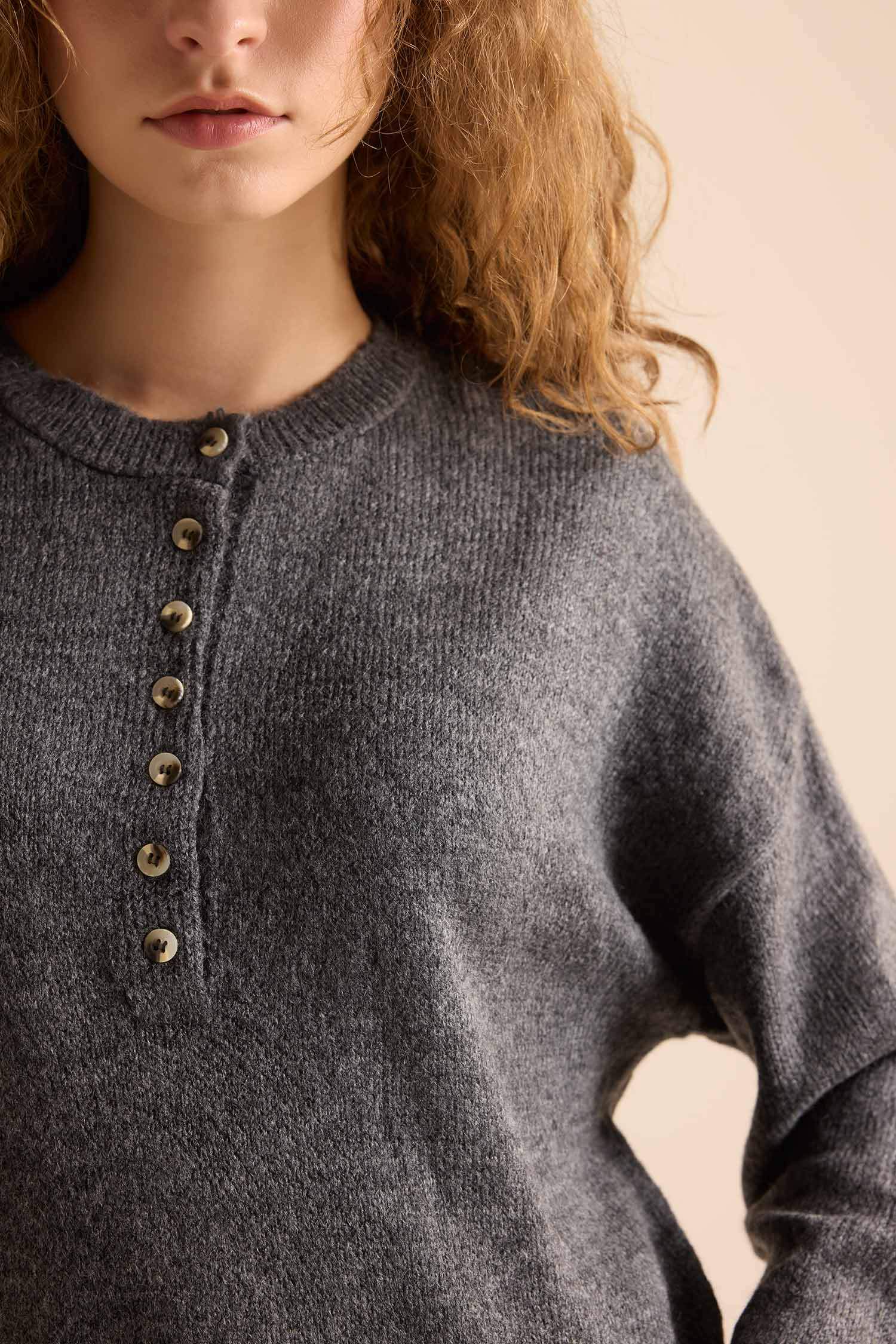 Oversize Geniş Kalıp Düğmeli Yaka Triko Kazak