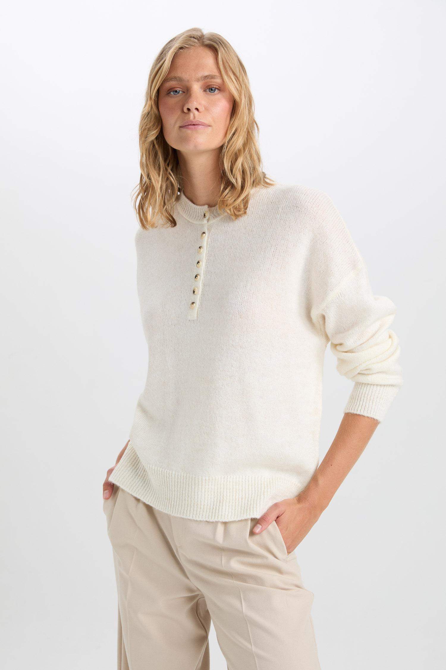 Oversize Geniş Kalıp Düğmeli Yaka Triko Kazak