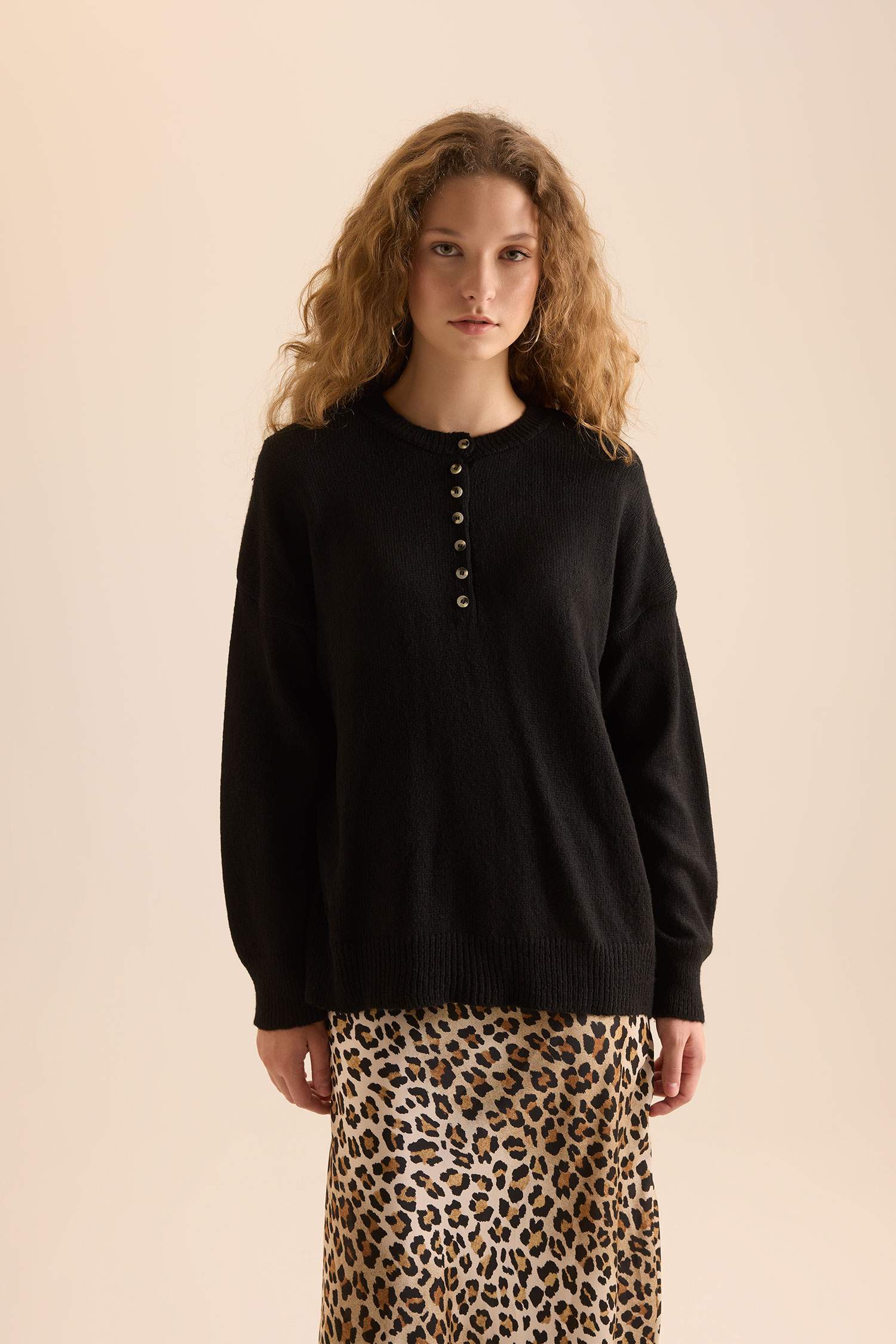 Oversize Geniş Kalıp Düğmeli Yaka Triko Kazak