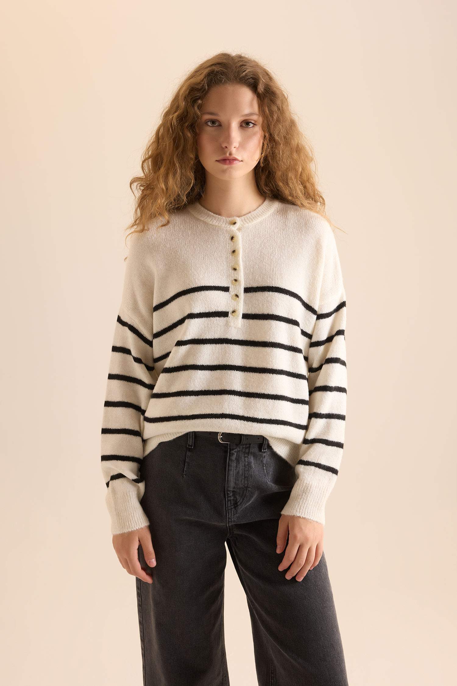 Oversize Geniş Kalıp Düğmeli Yaka Çizgili Triko Kazak