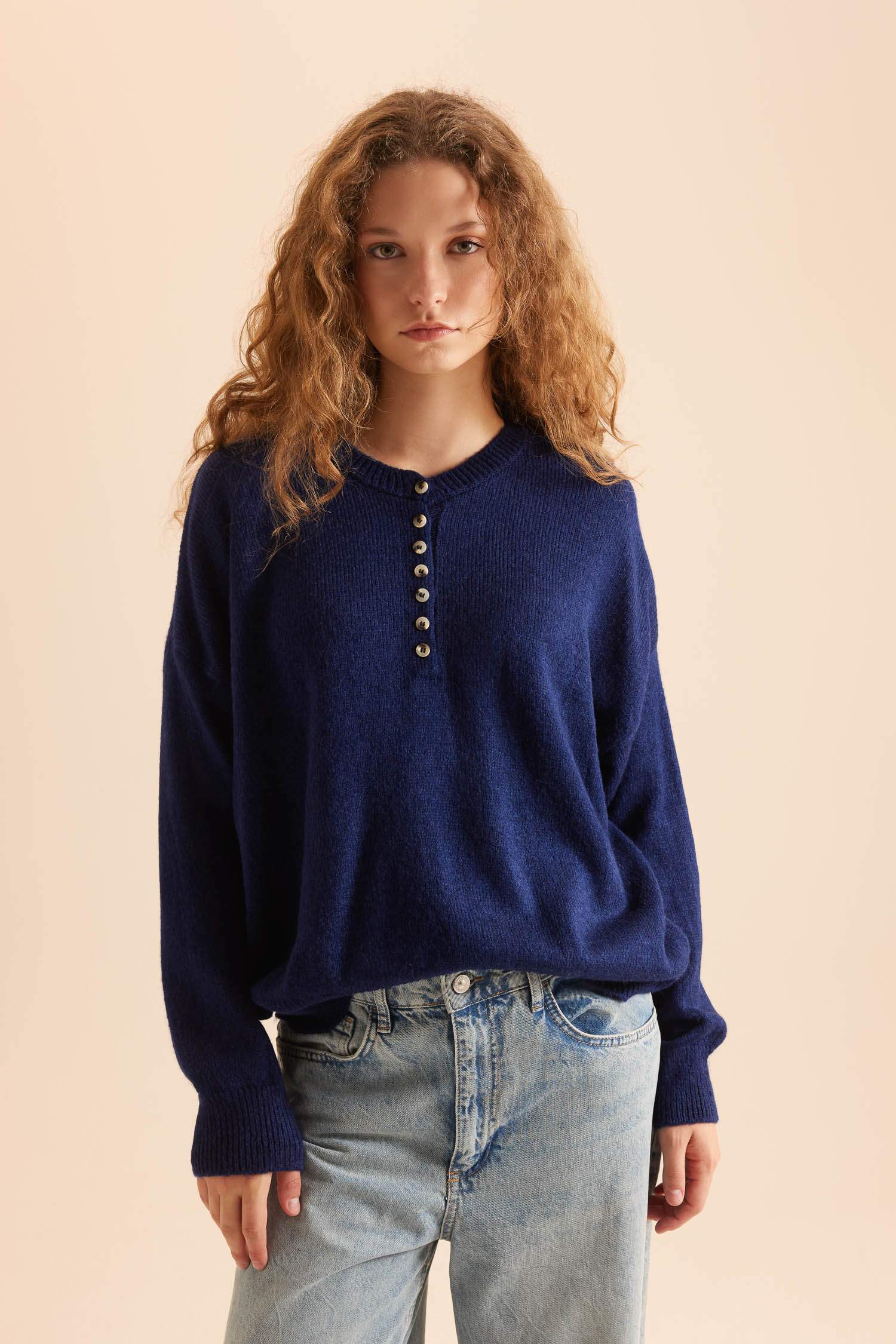 Oversize Geniş Kalıp Düğmeli Yaka Triko Kazak