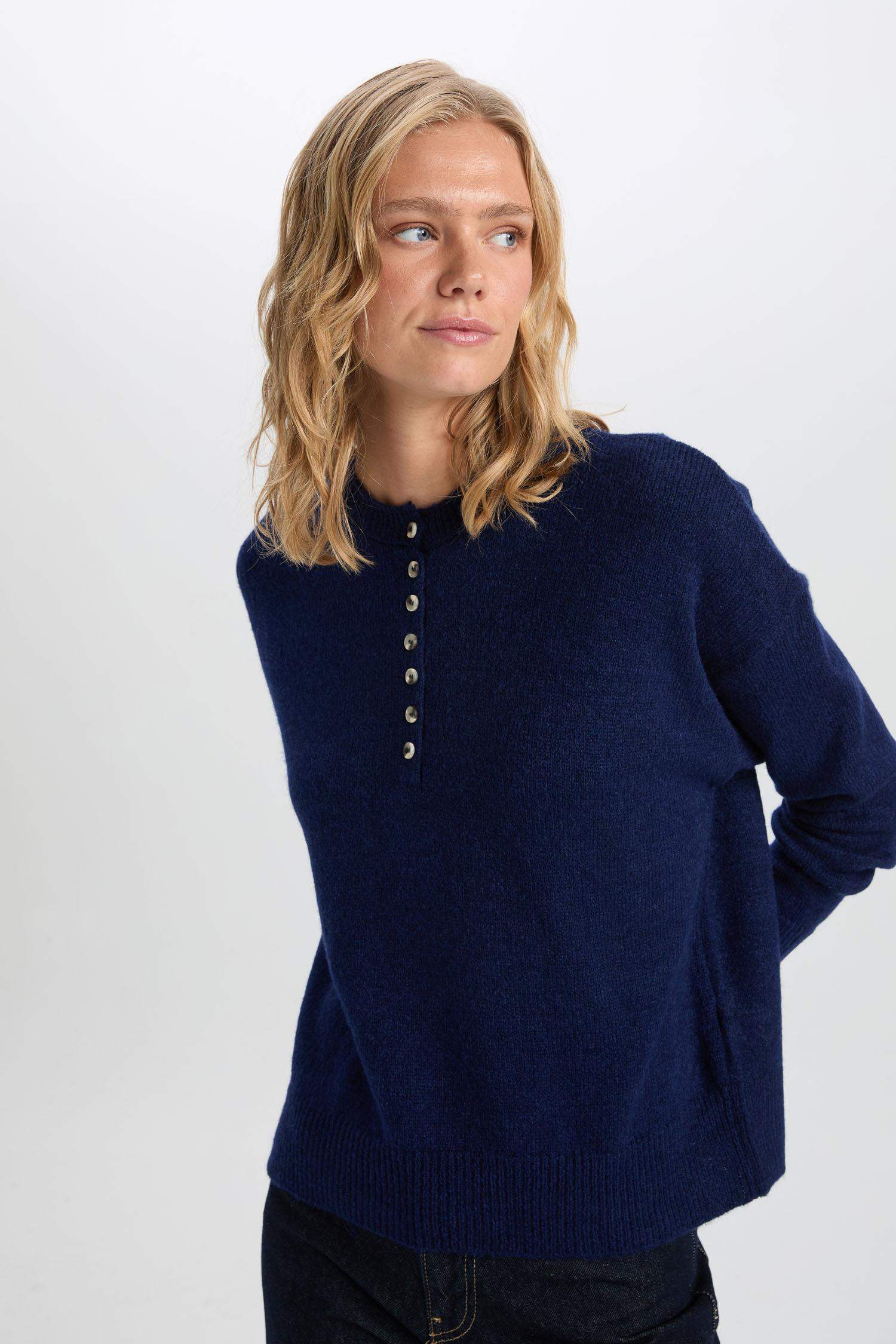 Oversize Geniş Kalıp Düğmeli Yaka Triko Kazak