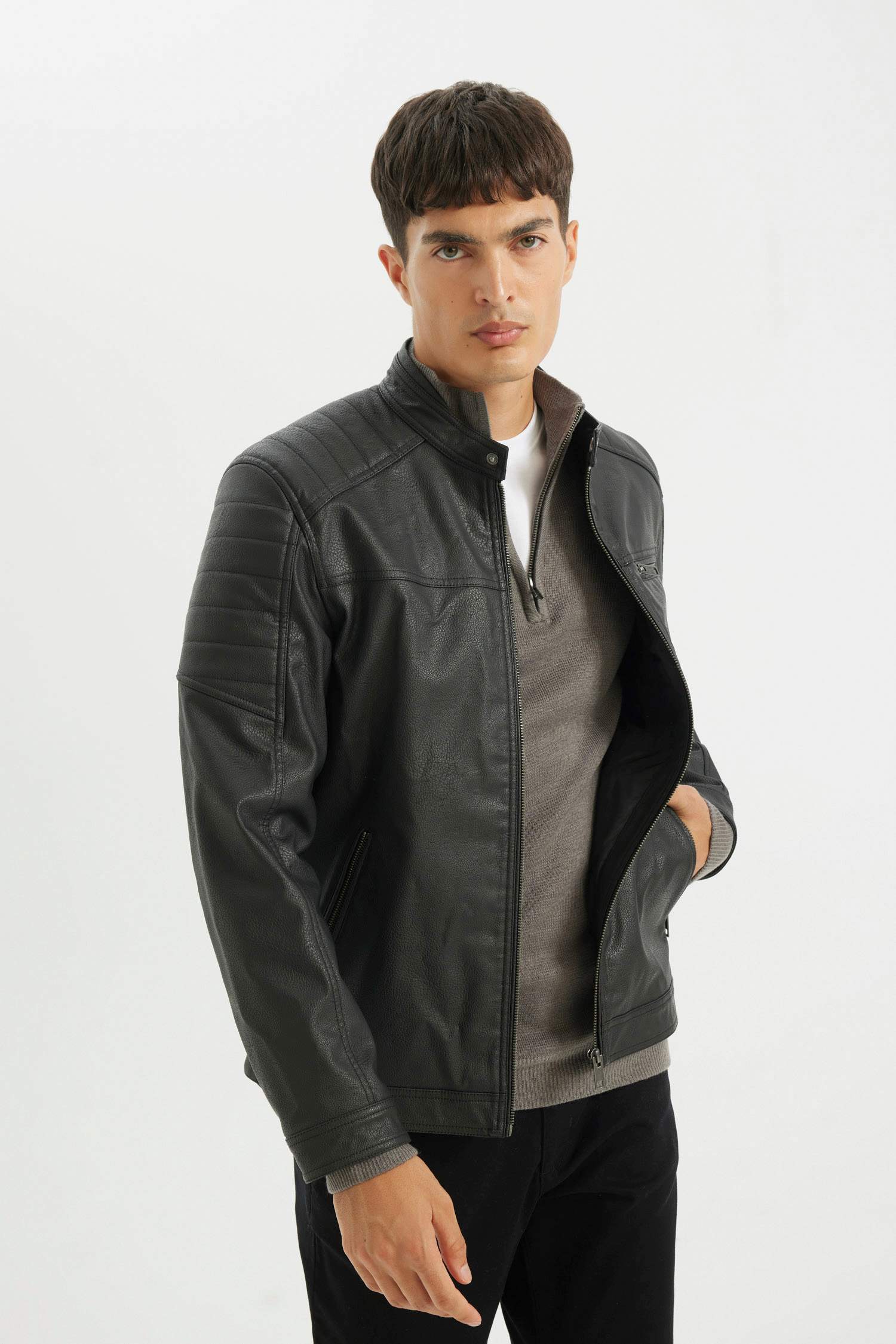 جاكيت خفيف جلد صناعي سليم فيت بياخة عالية