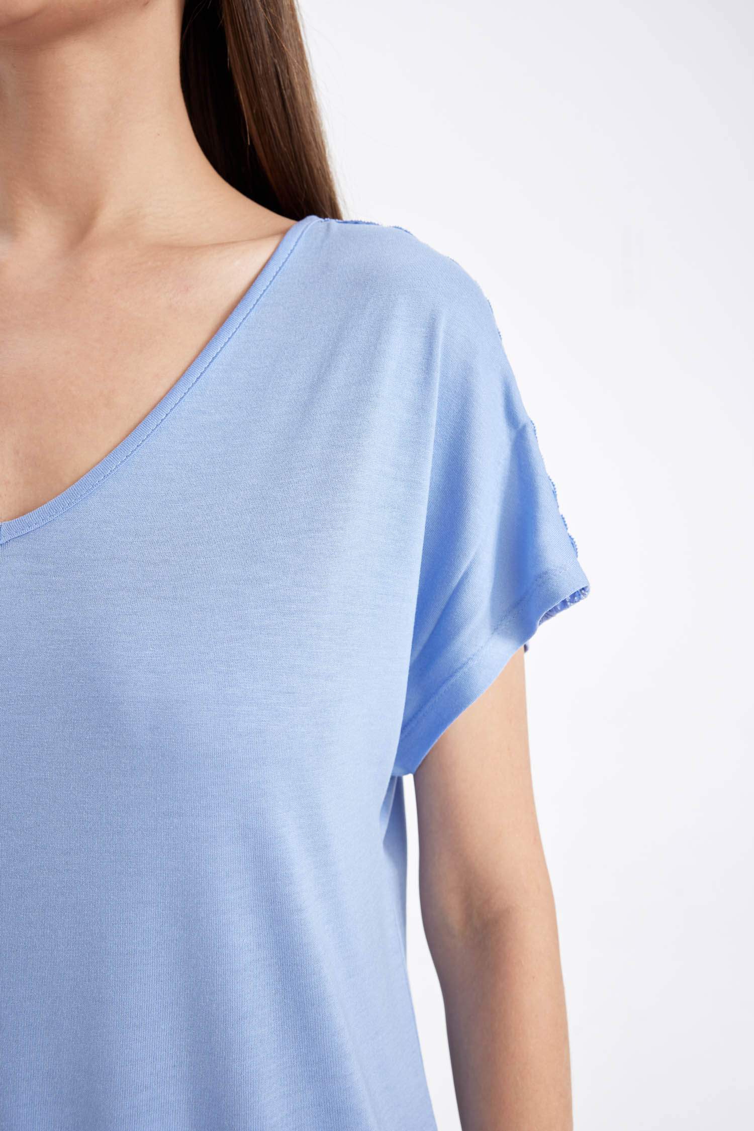 فستان فيسكوز قصة عادية برقبة V