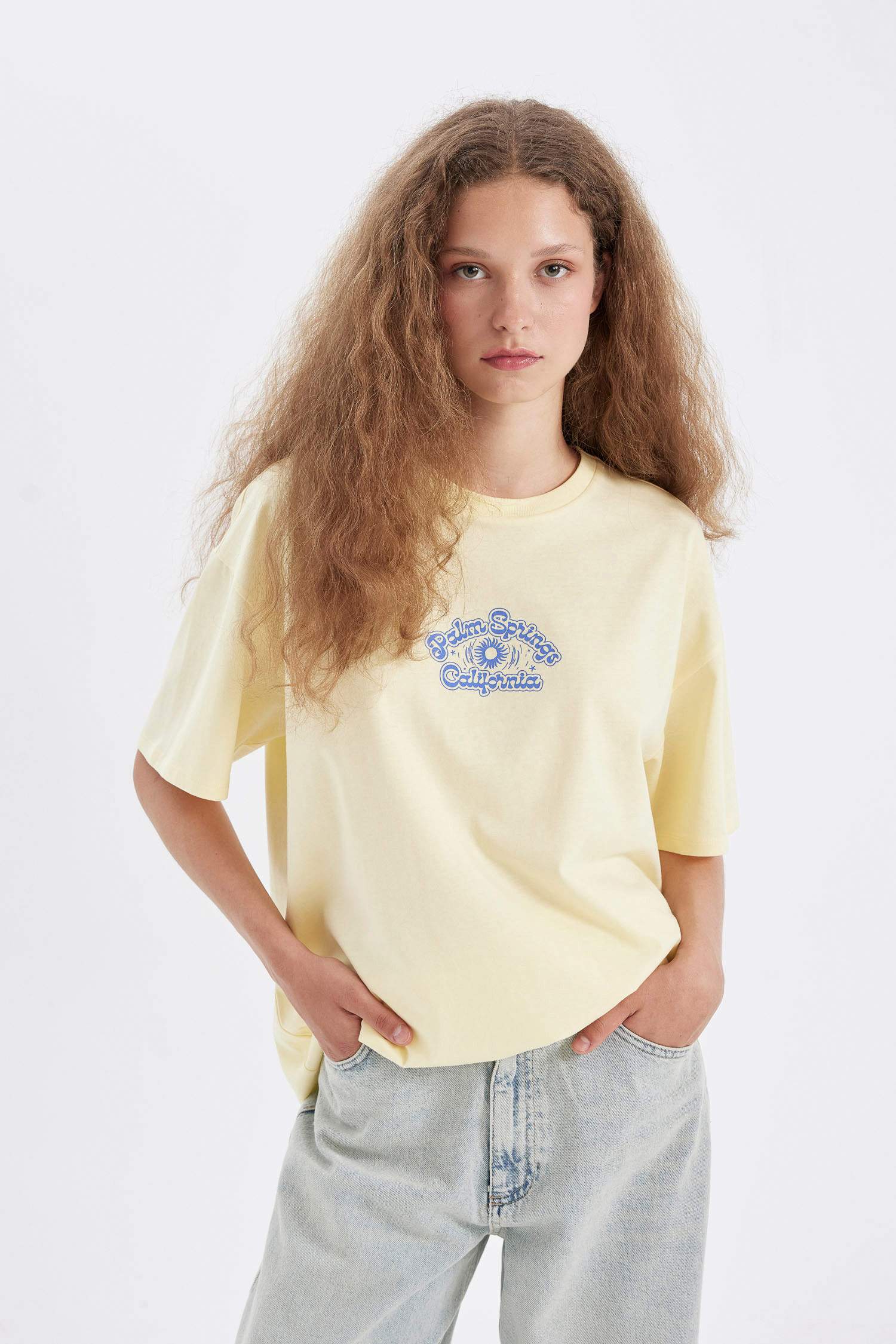 Oversize Geniş Kalıp Bisiklet Yaka Sırt Baskılı Kısa Kollu Tişört