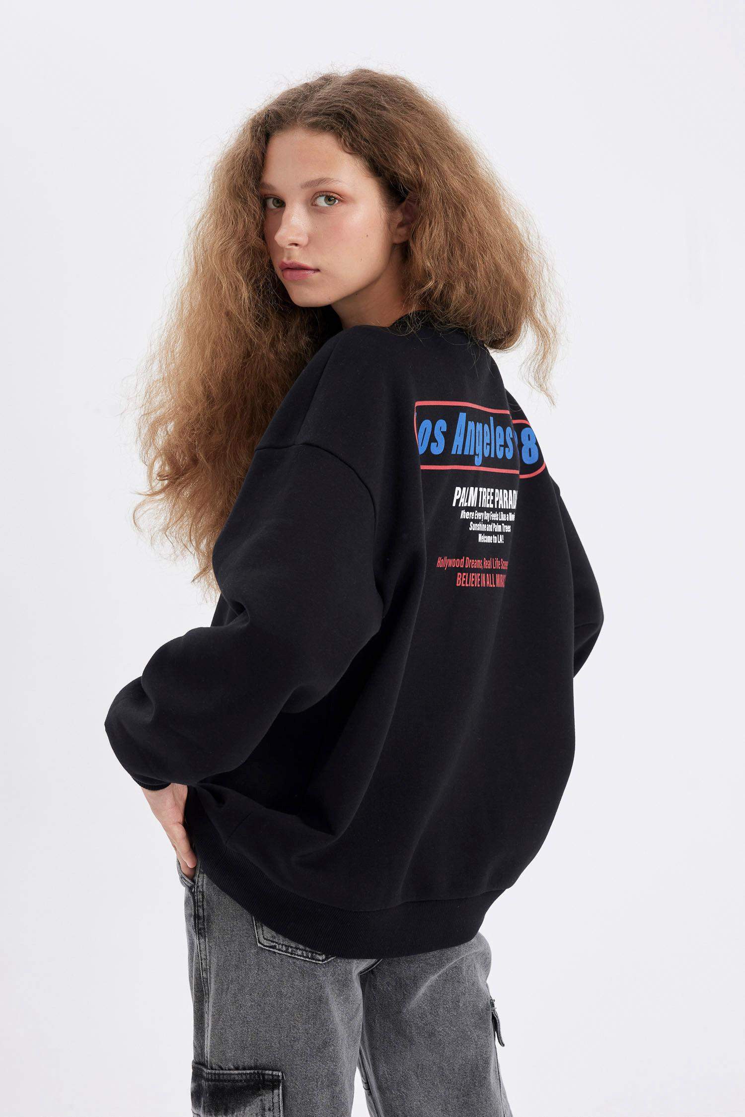 Oversize Fit Crew Neck Back Printed Thick Sweatshirt