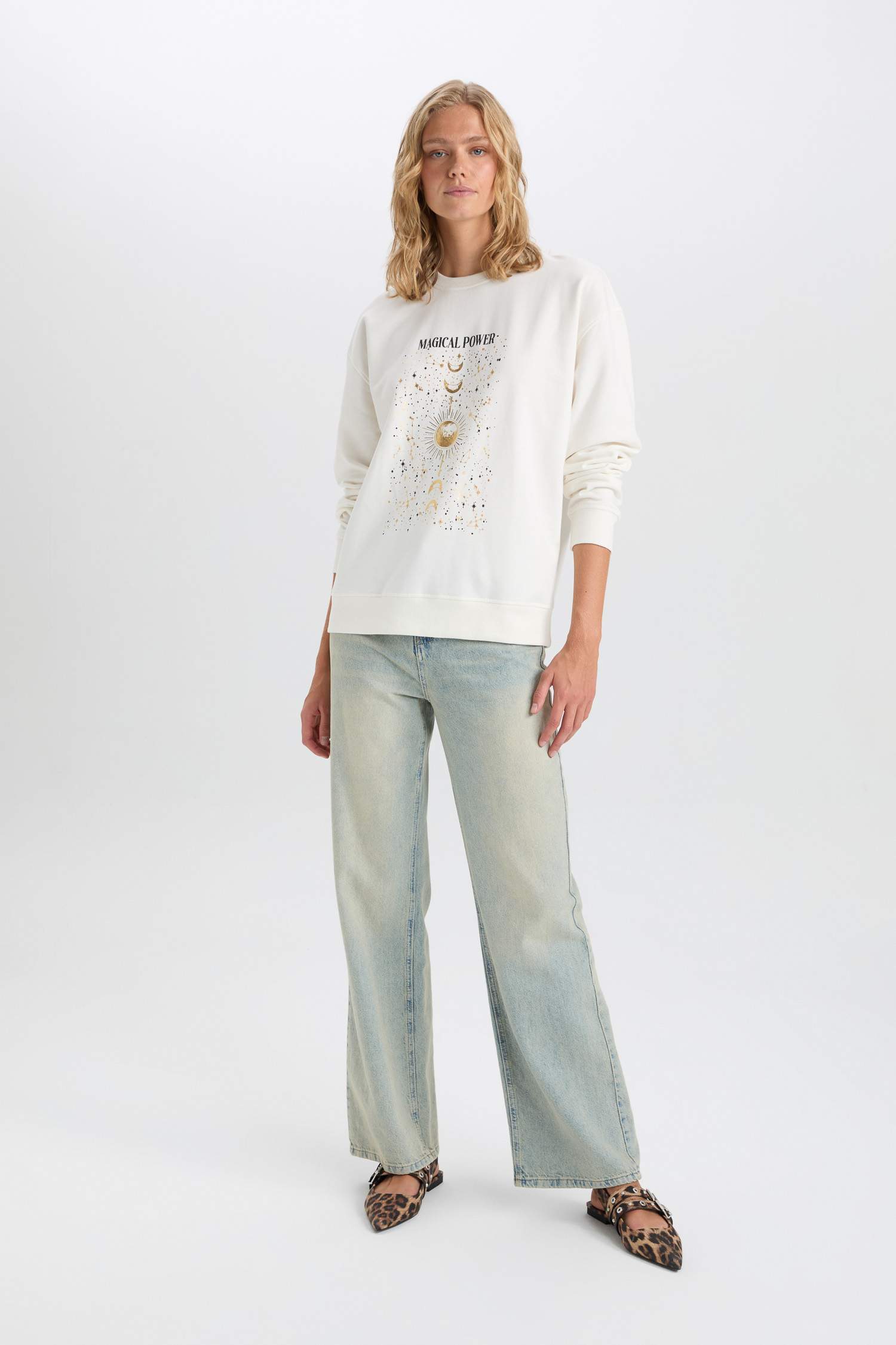 سويت شيرت خفيف قصة مريحة برقبة مستديرة