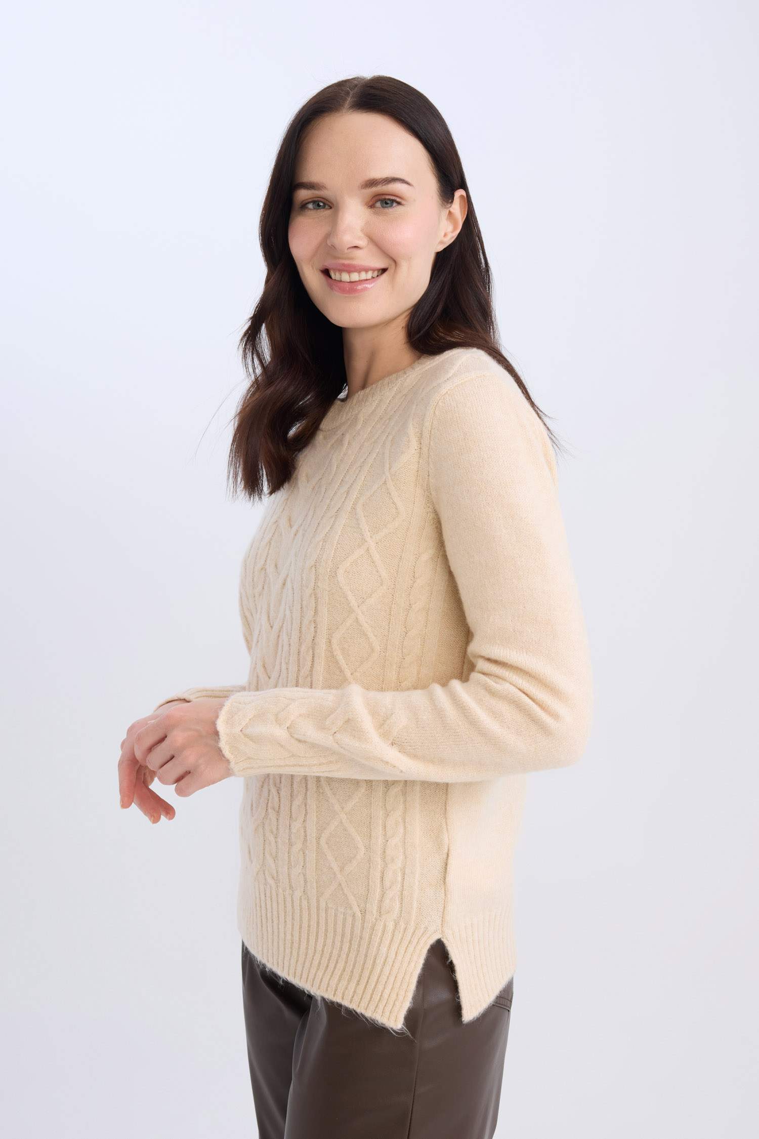 Regular Fit Bisiklet Yaka Saç Örgülü Triko Kazak