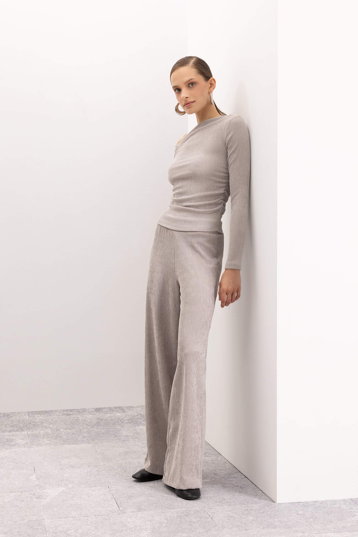 Slim Fit Dar Kesim Tek Omuzlu Bürümcük Uzun Kollu Tişört