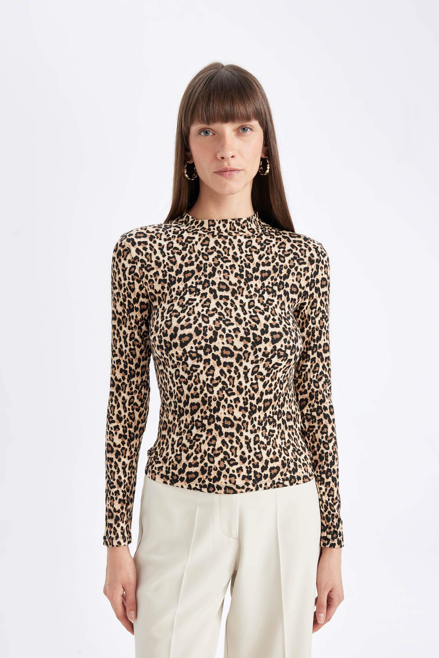 Slim Fit Dar Kesim Yarım Balıkçı Yaka Leopar Desenli Uzun Kollu Tişört