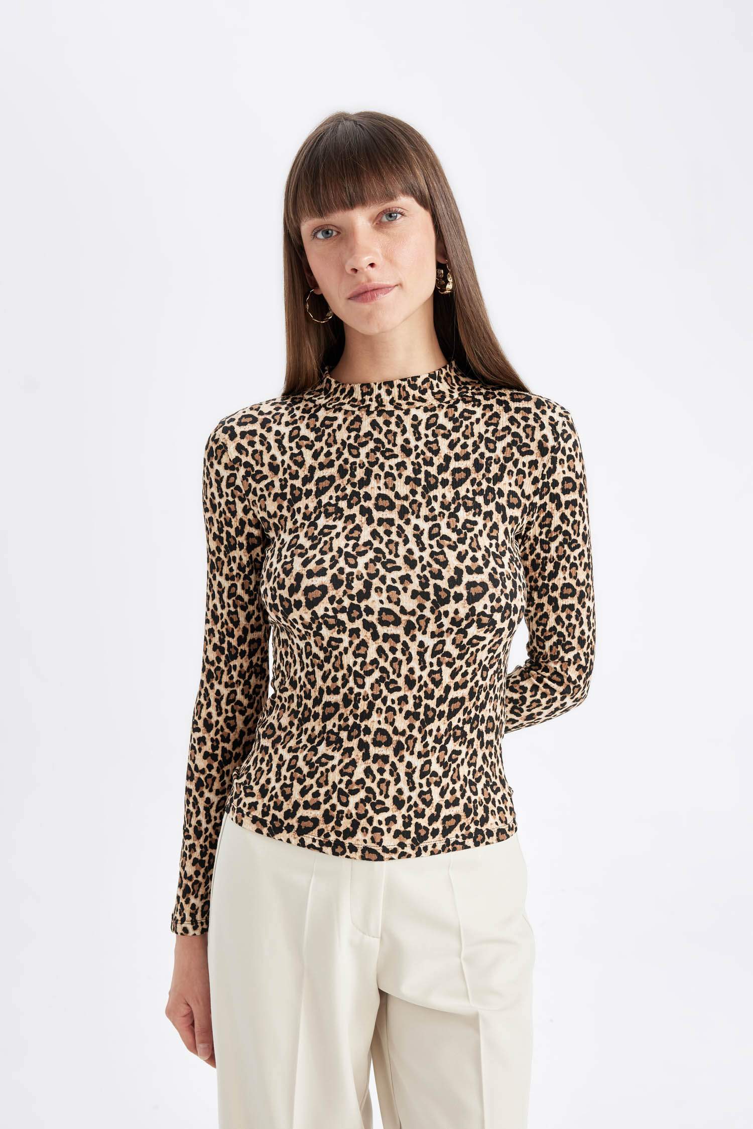 Slim Fit Dar Kesim Yarım Balıkçı Yaka Leopar Desenli Uzun Kollu Tişört