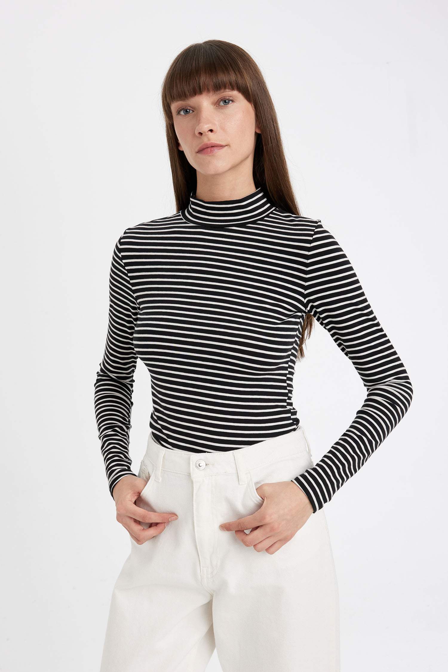 Кофта приталенного кроя с длинным рукавом