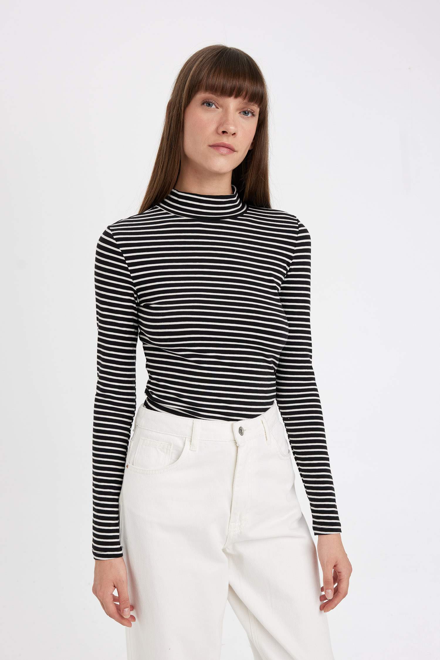 Кофта приталенного кроя с длинным рукавом