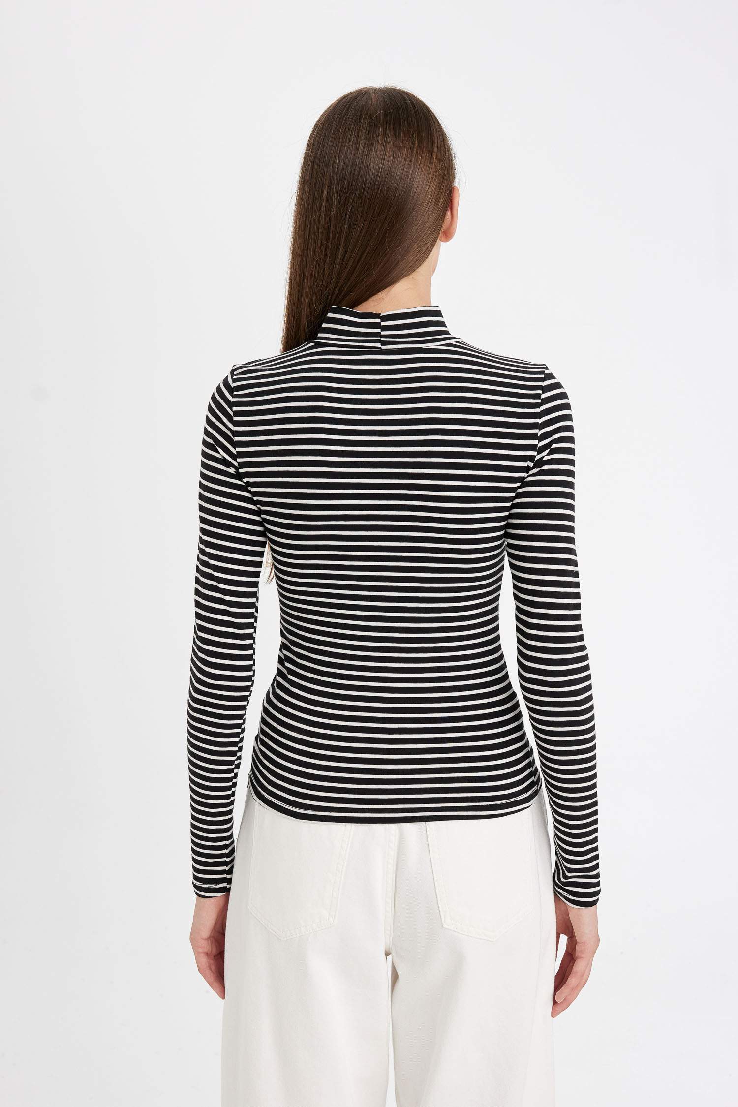 Кофта приталенного кроя с длинным рукавом