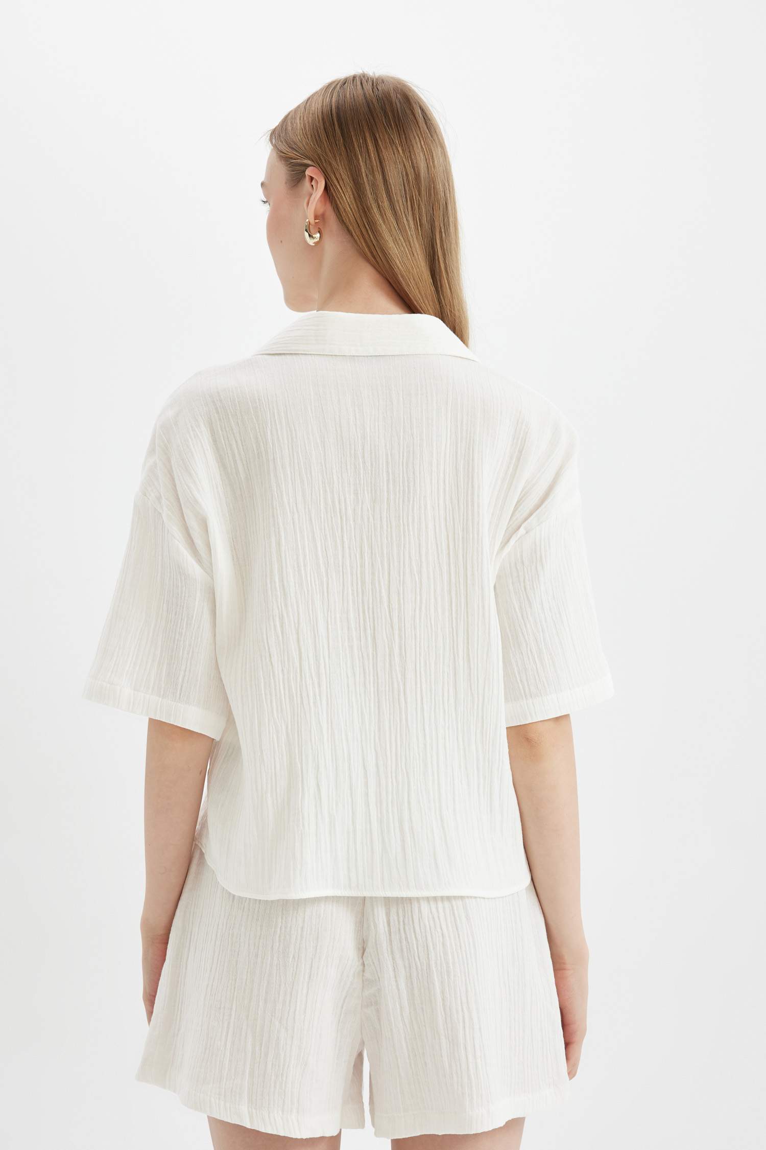 قميص بولو موسلين نص كم قصة عادية