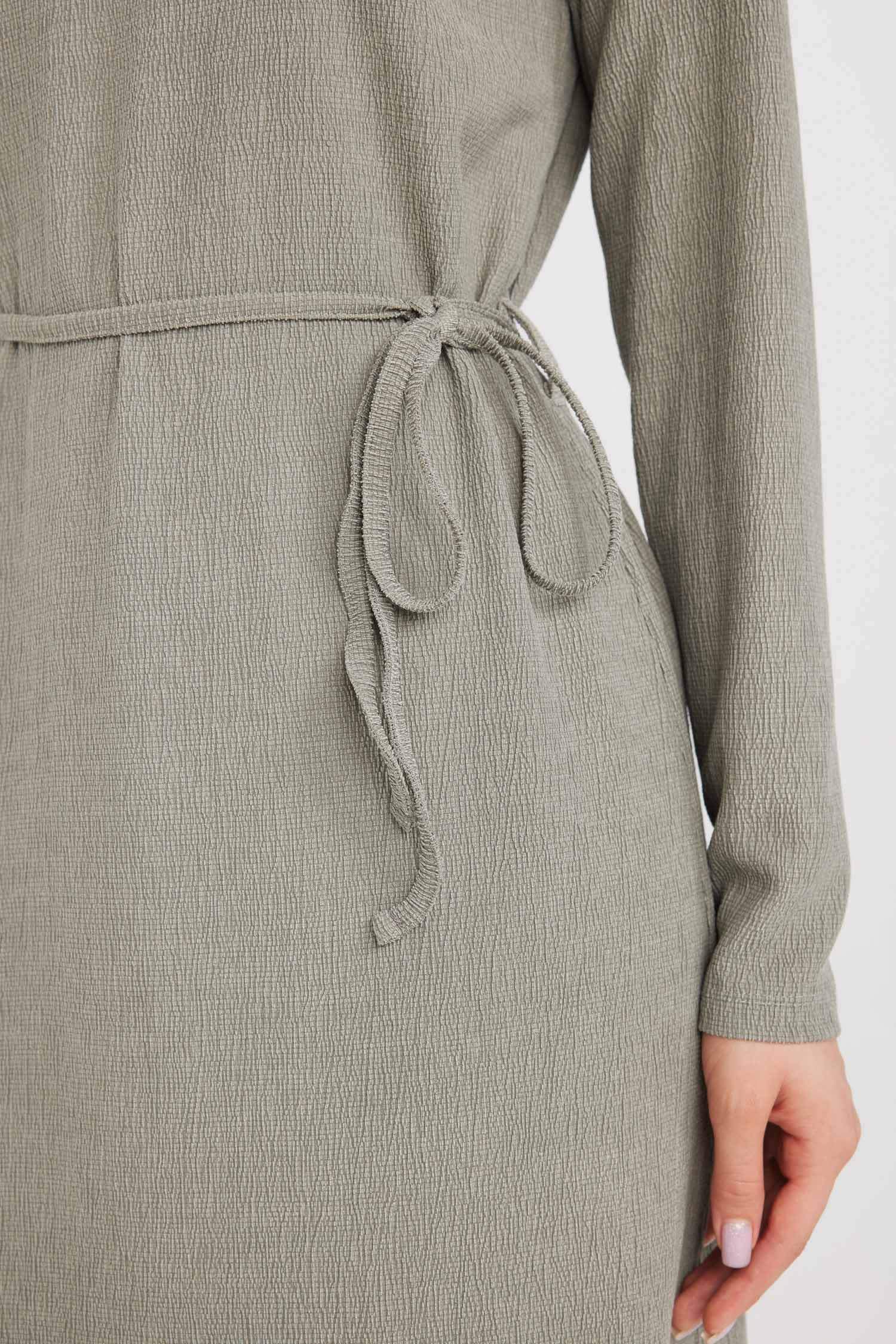 فستان ميدي منسوج كم طويل قصة عادية