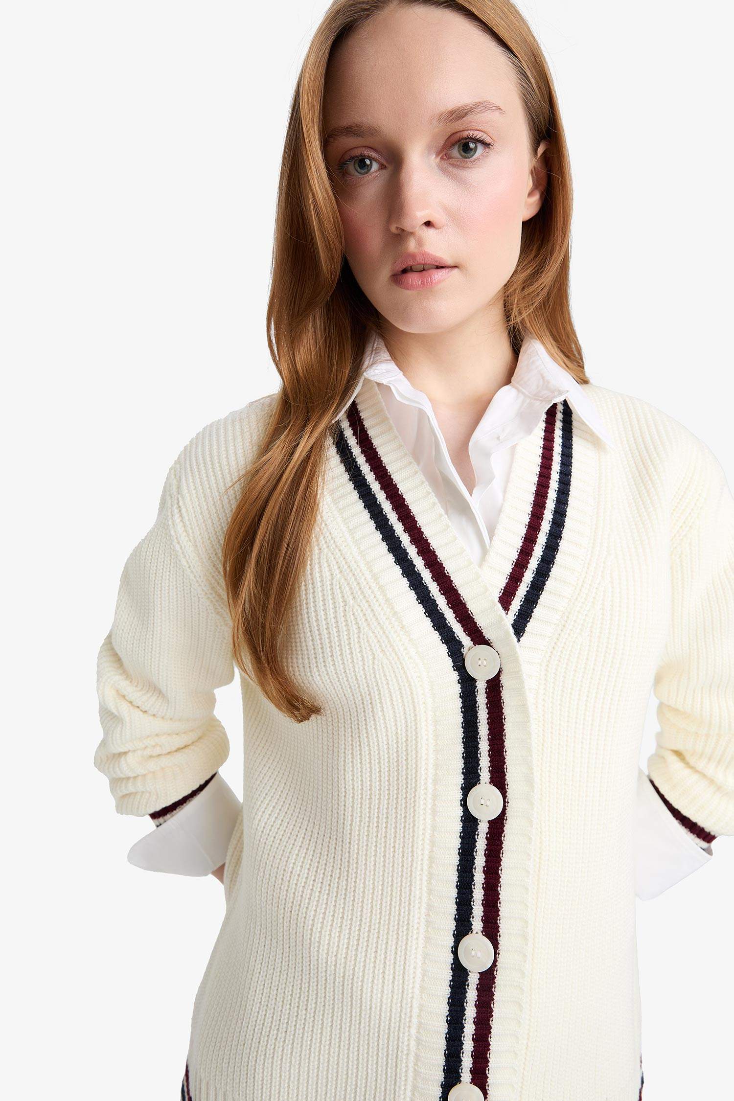 سترة قصة عادية بياقة V