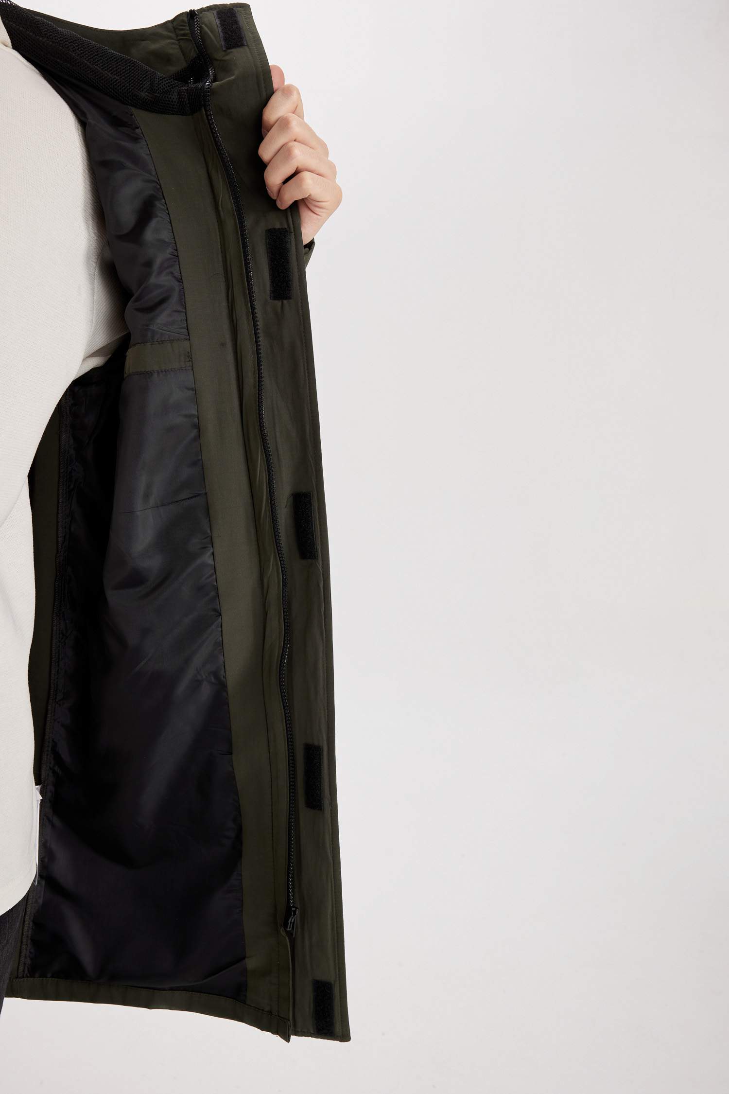 Su İtici Regular Fit Kapüşonlu Fermuarlı Cepli Uzun Mevsimlik Yağmurluk Hafif Mont