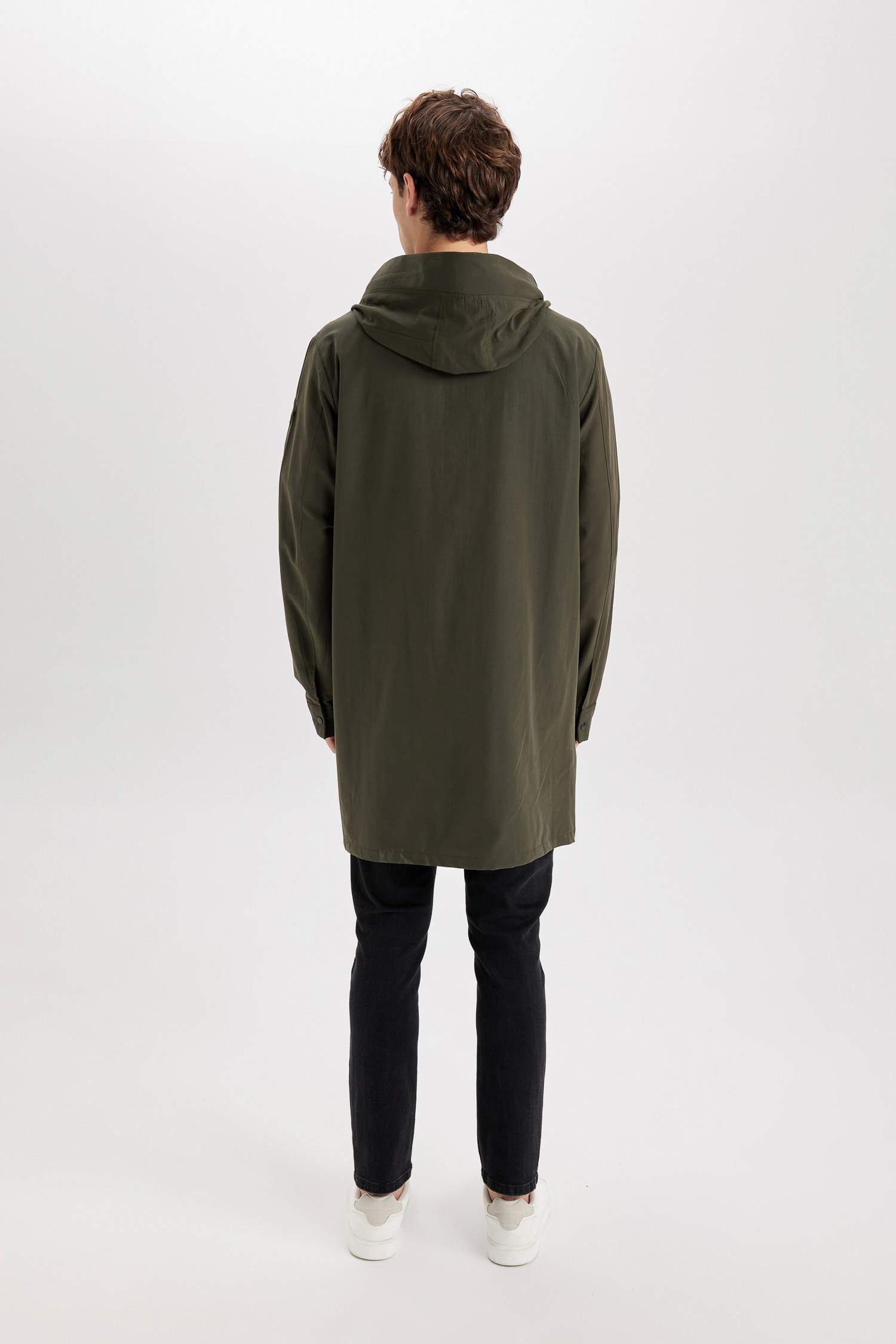 Su İtici Regular Fit Kapüşonlu Fermuarlı Cepli Uzun Mevsimlik Yağmurluk Hafif Mont