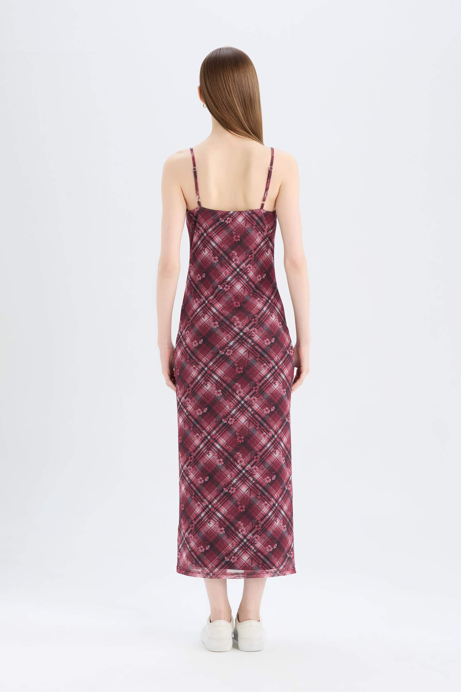 فستان طويل نص كم بطبعة مربعات بحمالات