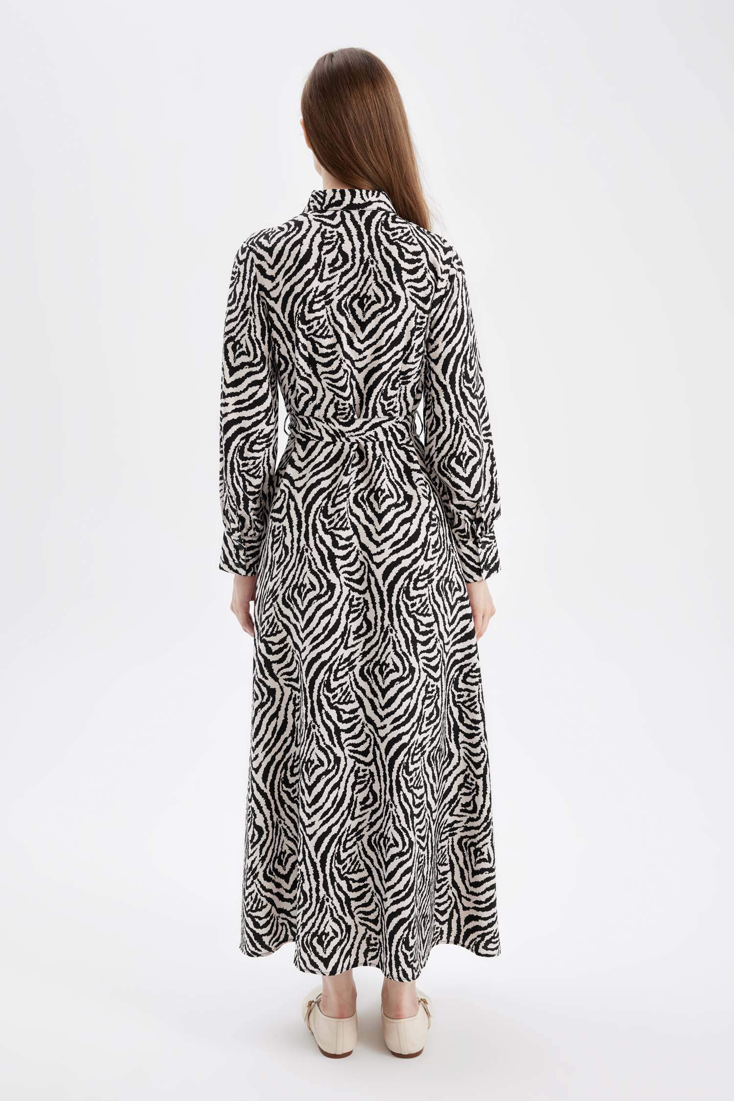 فستان طويل مطبوع ردن طويل وقصة A بياخة قميص