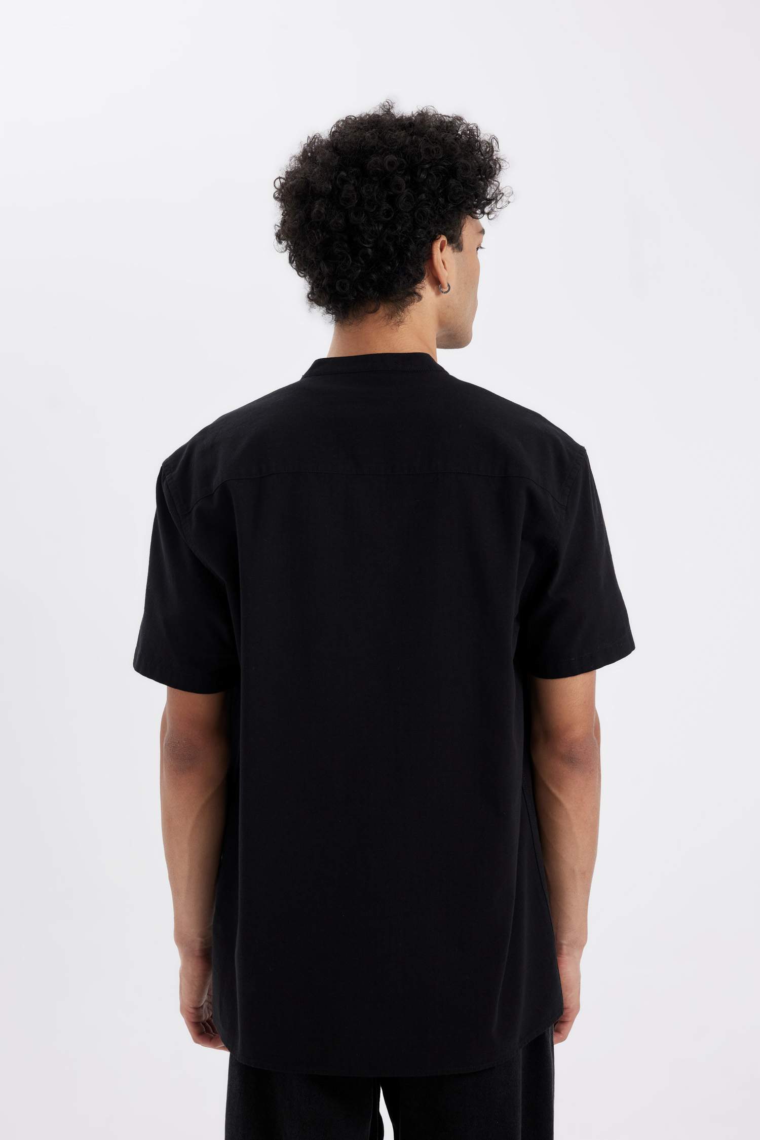 قميص نص كم قطن قصة عادية وياقة عالية