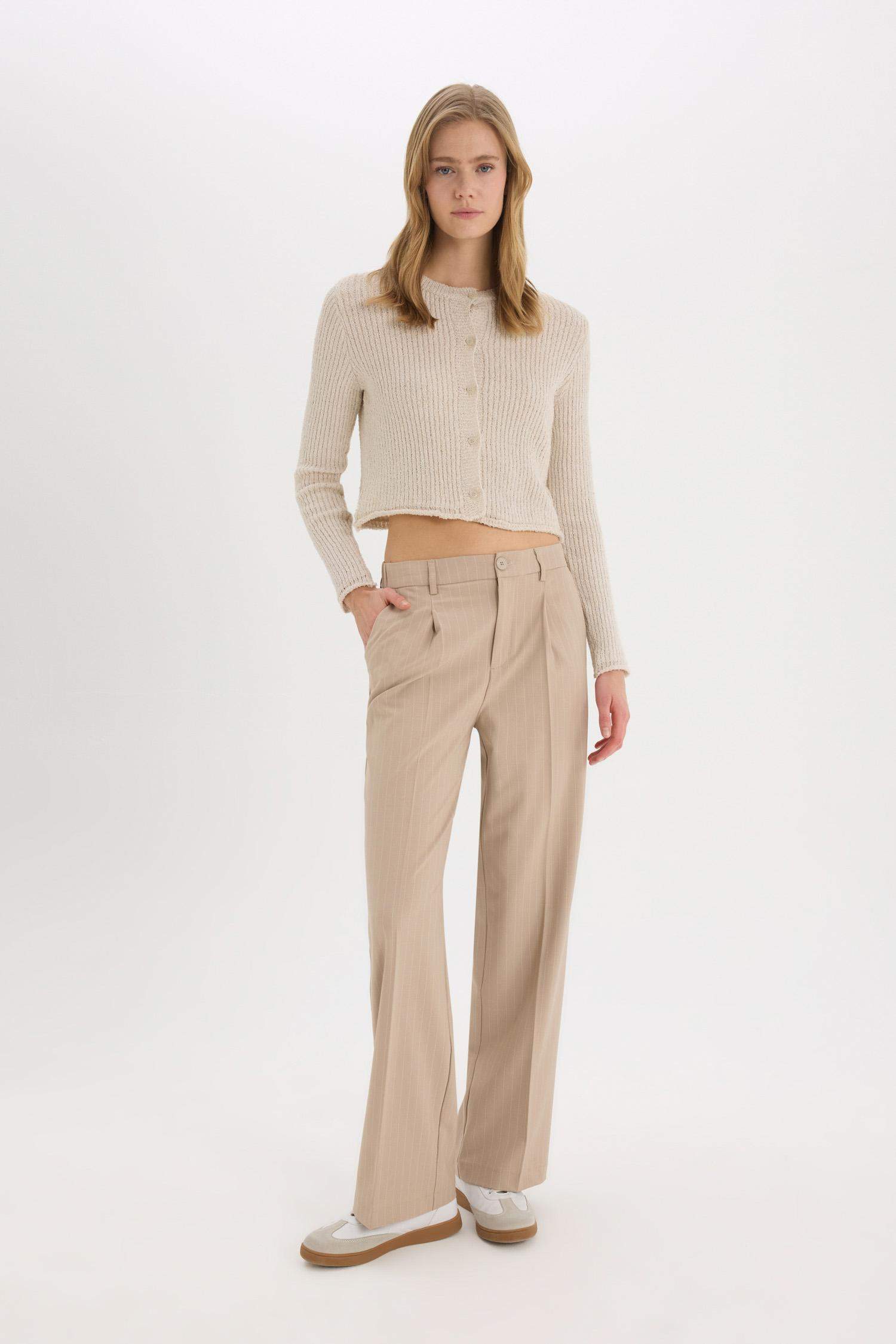 سروال واسع بخصر عادي و جيوب