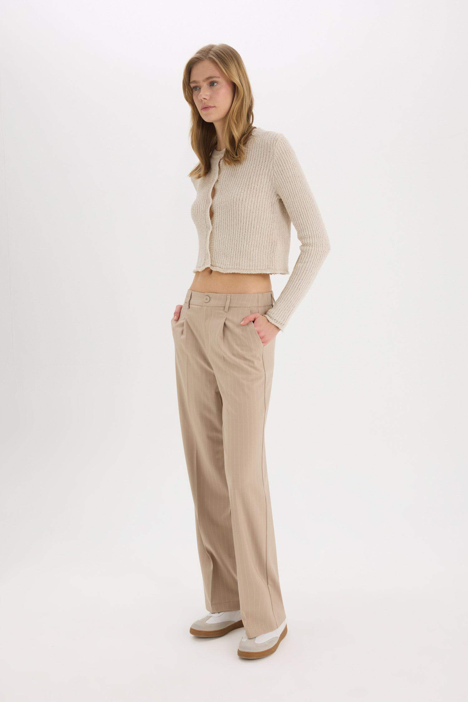 سروال واسع بخصر عادي و جيوب