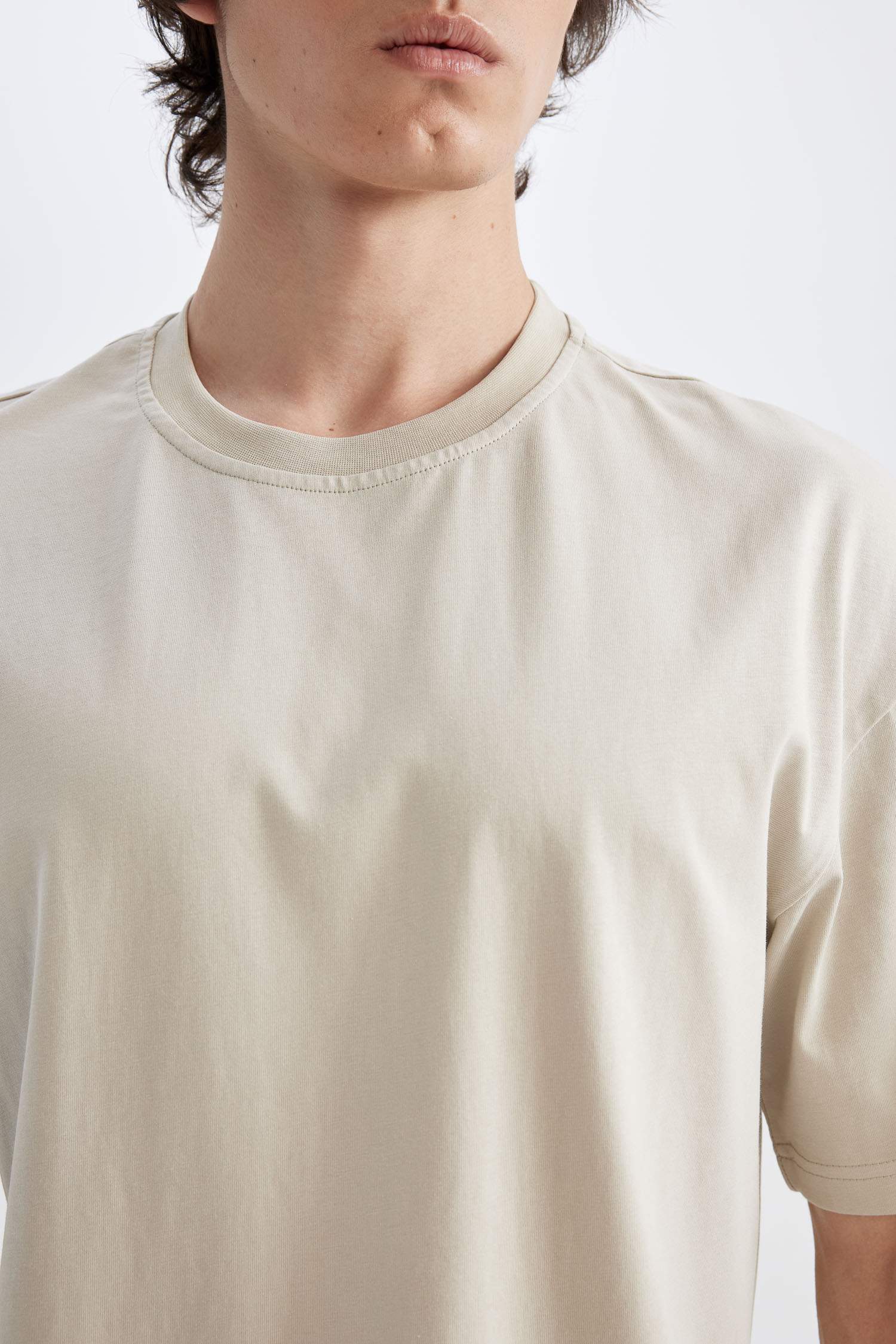 تيشيرت نص كم واسع برقبة مستديرة