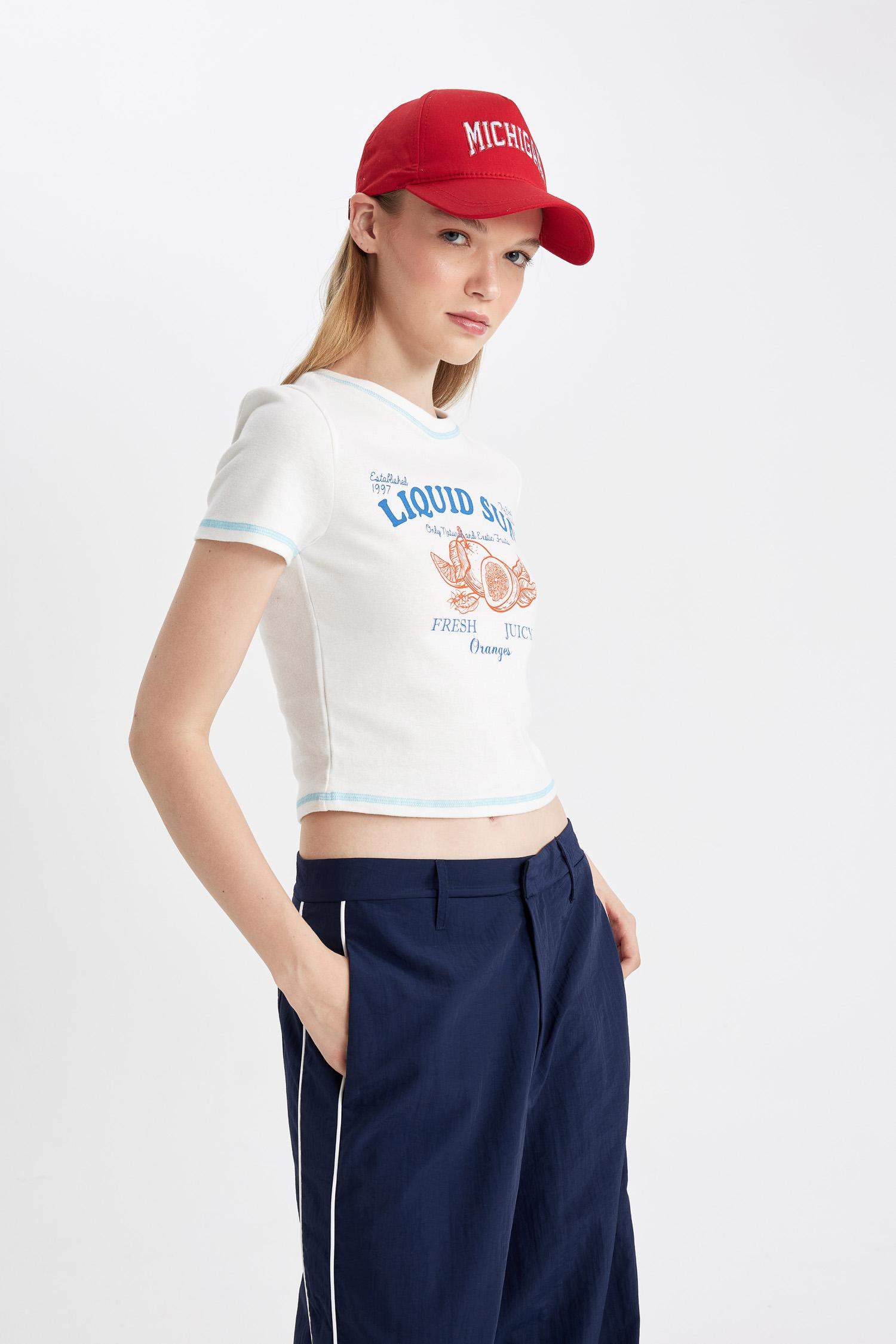 تيشيرت قصير نص كم سليم فيت مضلع برقبة مستديرة