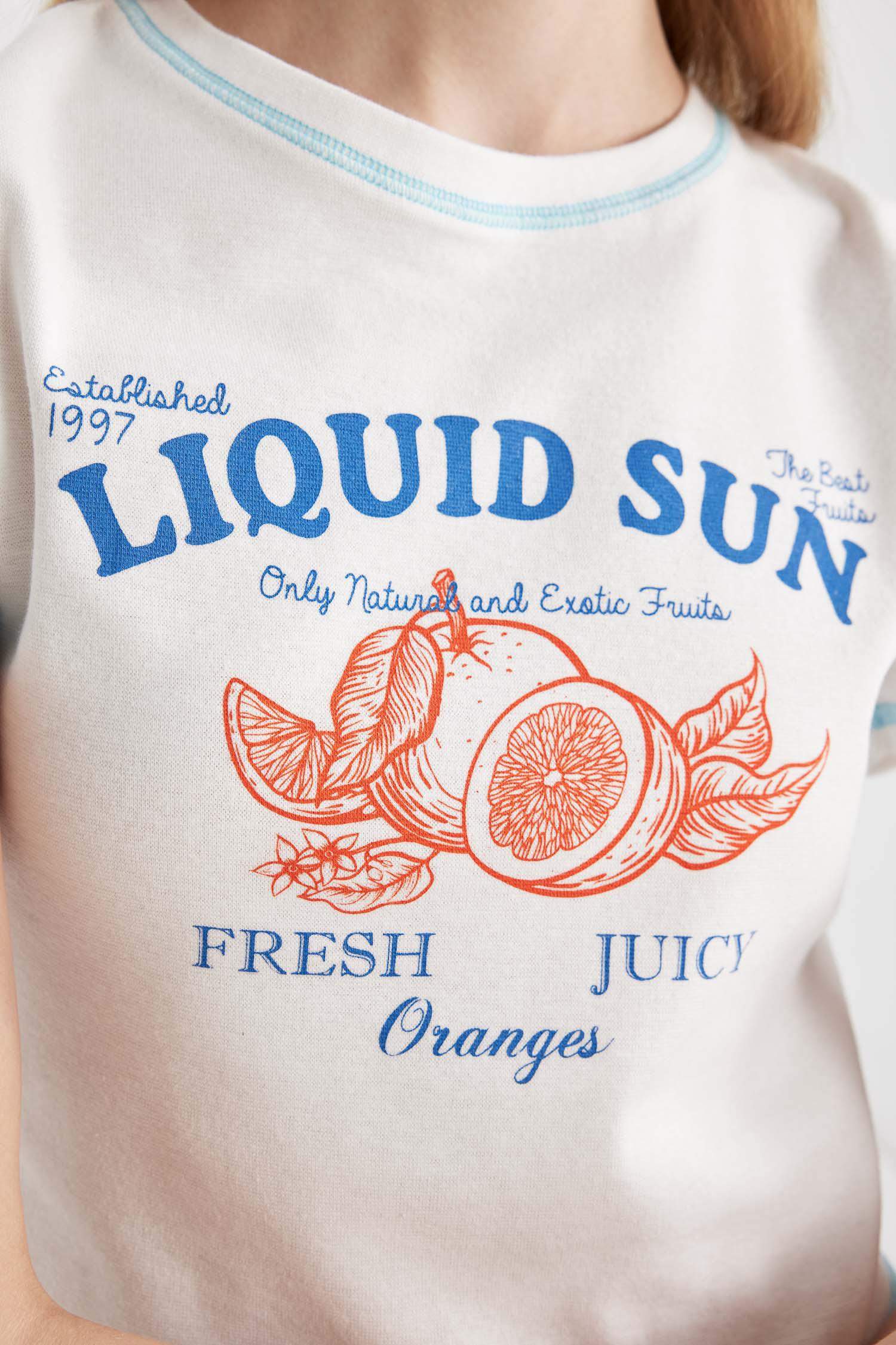 تيشيرت قصير نص كم سليم فيت مضلع برقبة مستديرة