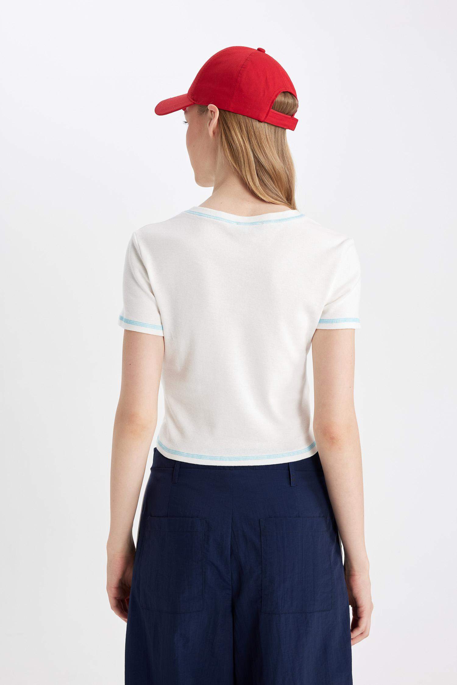 تيشيرت قصير نص كم سليم فيت مضلع برقبة مستديرة